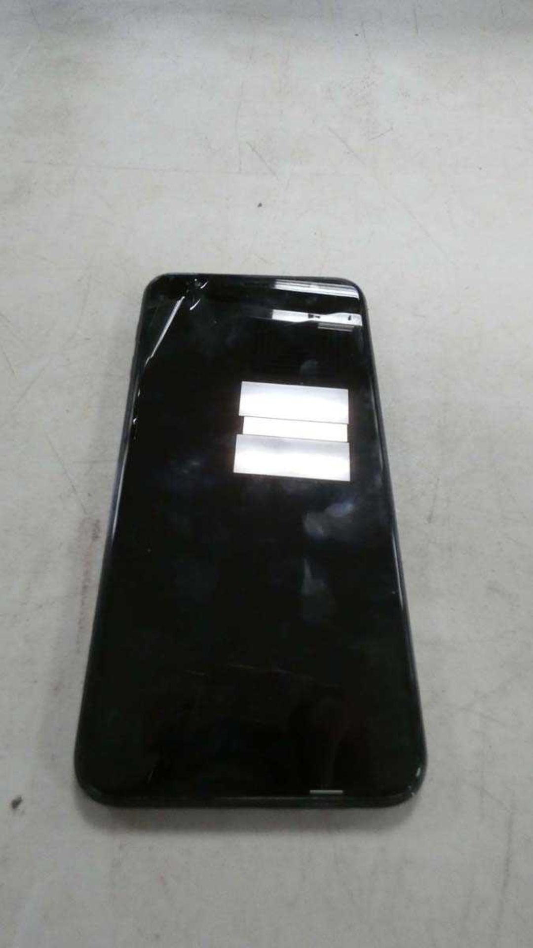 +VAT Samsung Galaxy J6+ mobile phone with cracked screen