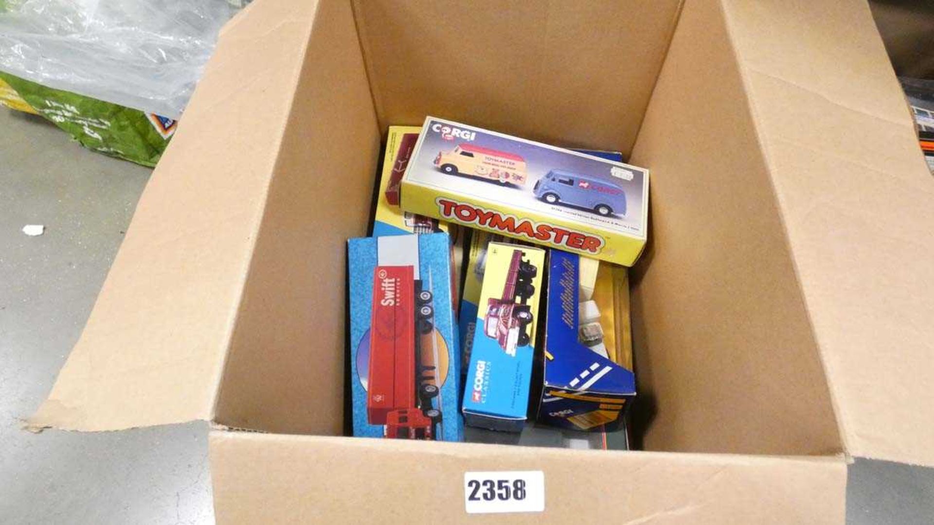 Box of various boxed diecast vehicles to include corgi limited edition Morris vans