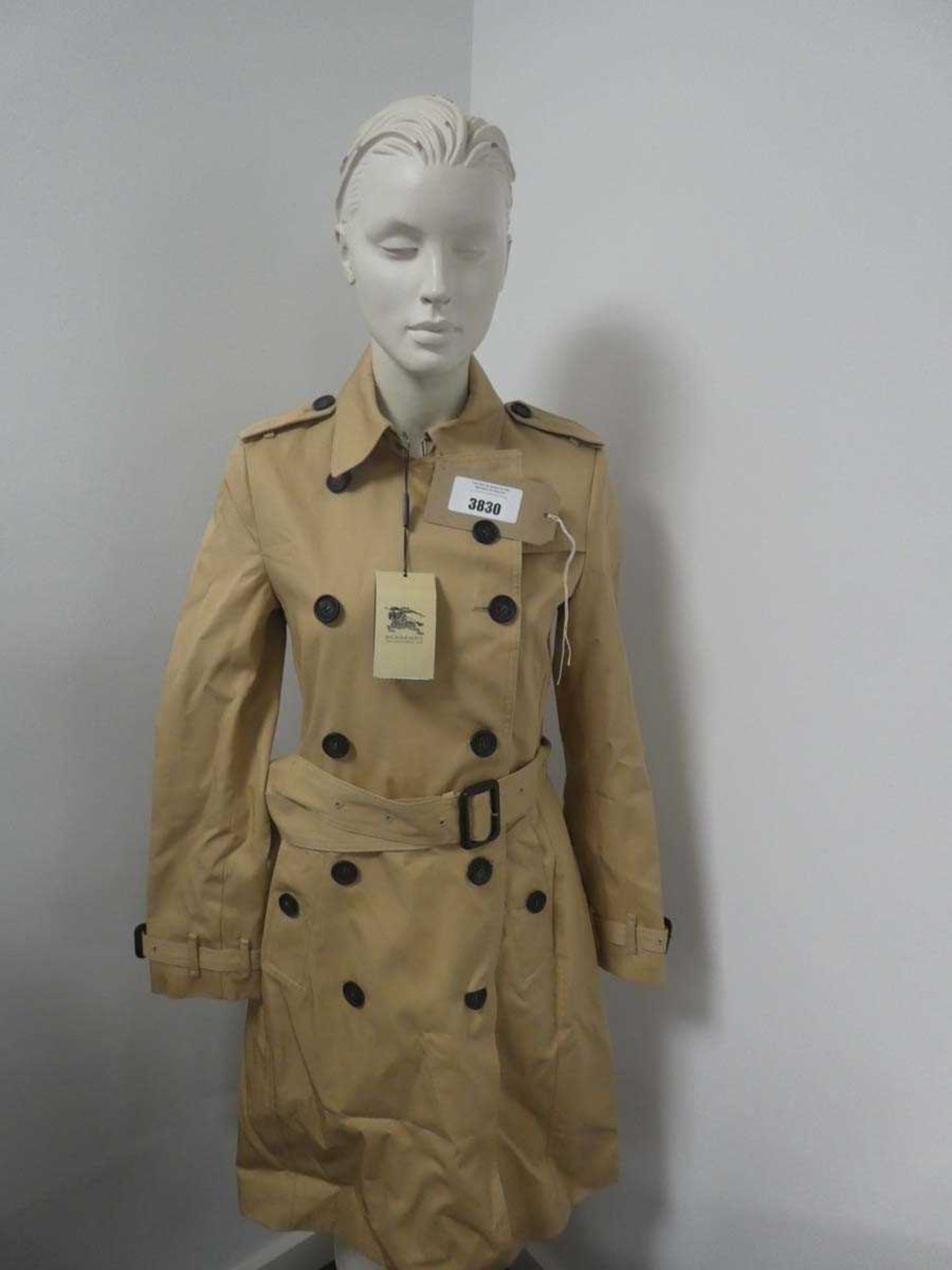 +VAT Burberry Sandringham trench coat size 6 (hanging)