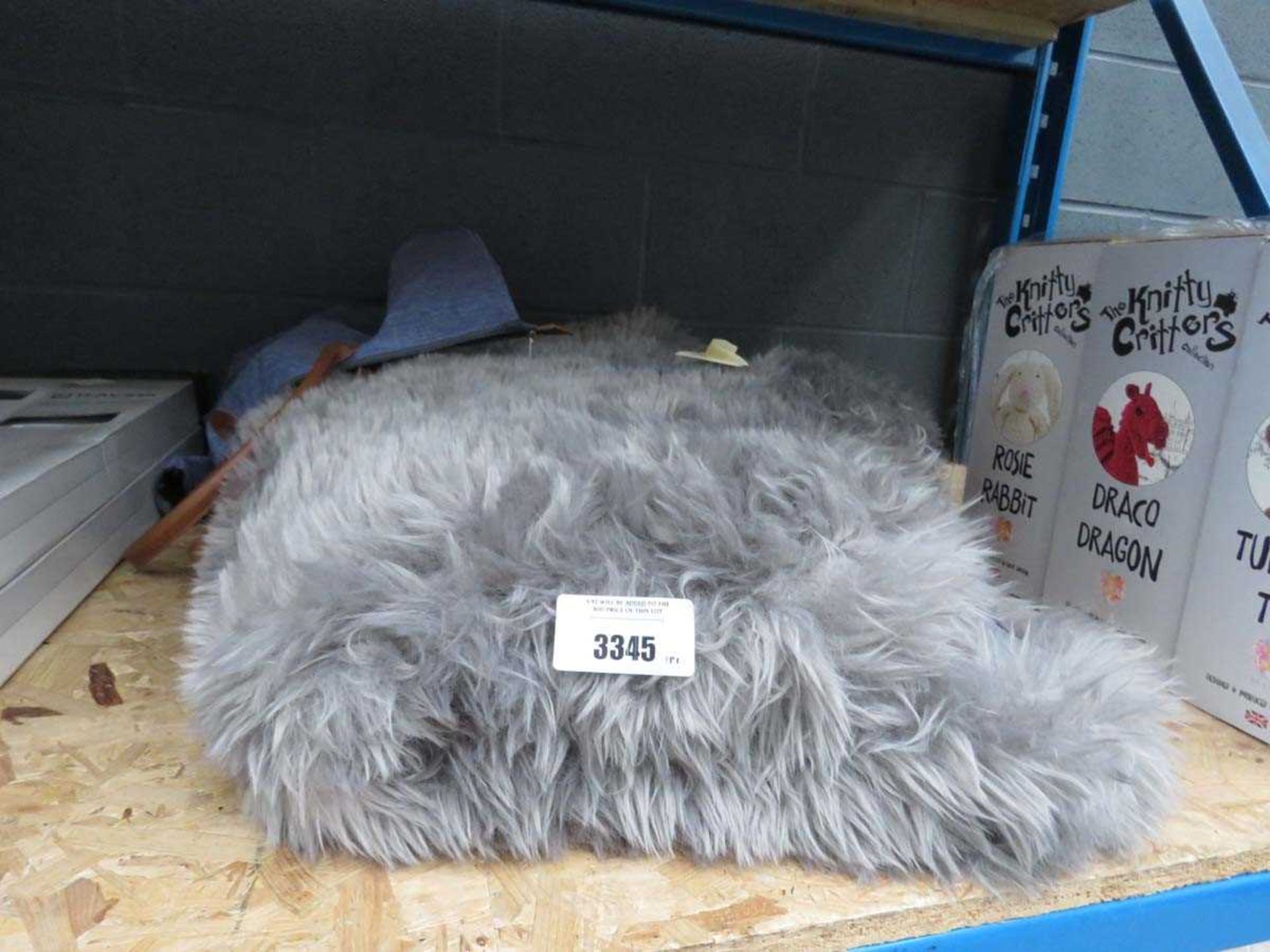 +VAT large grey dog mat