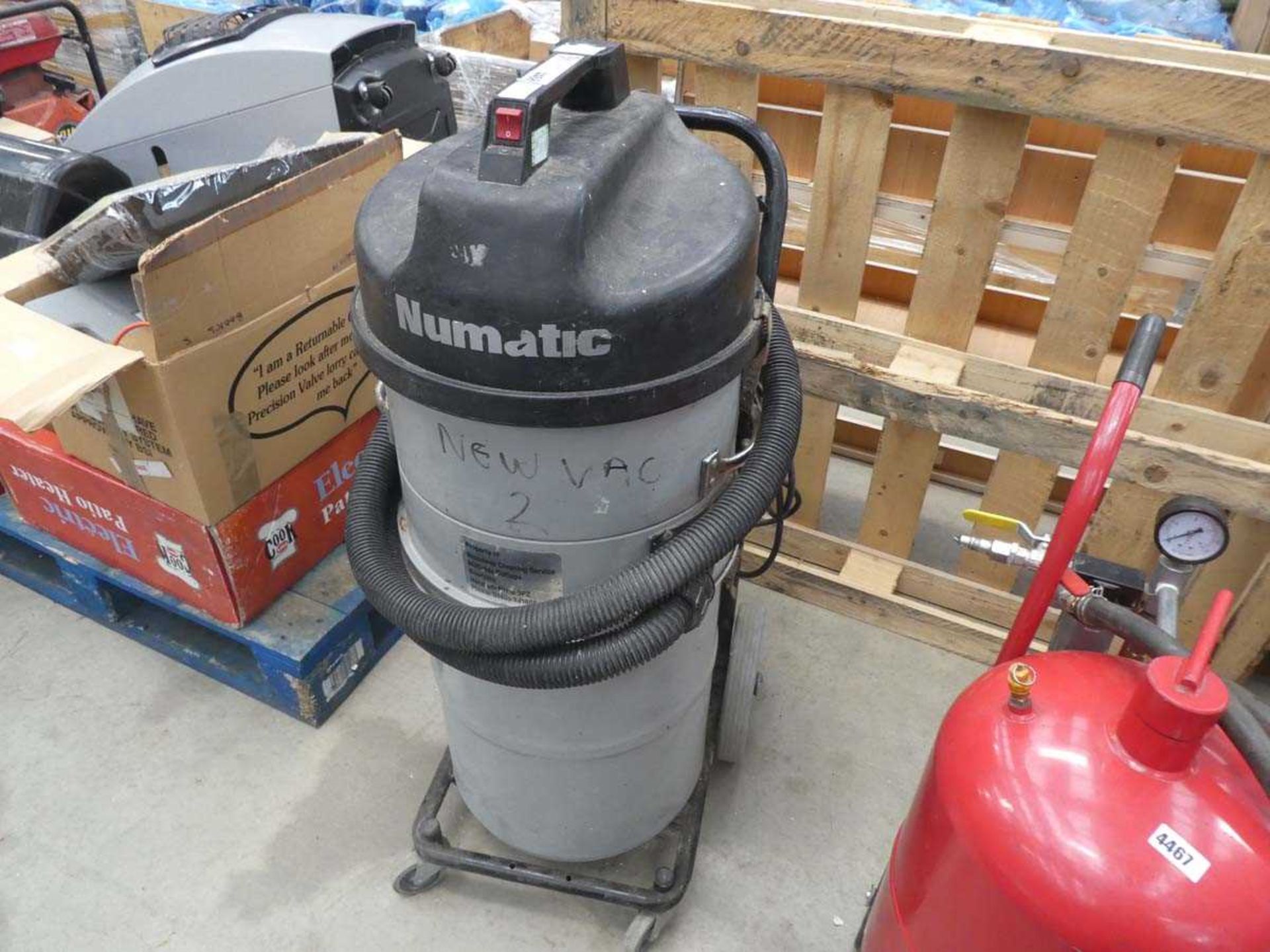 Numatic industrial style vaccum