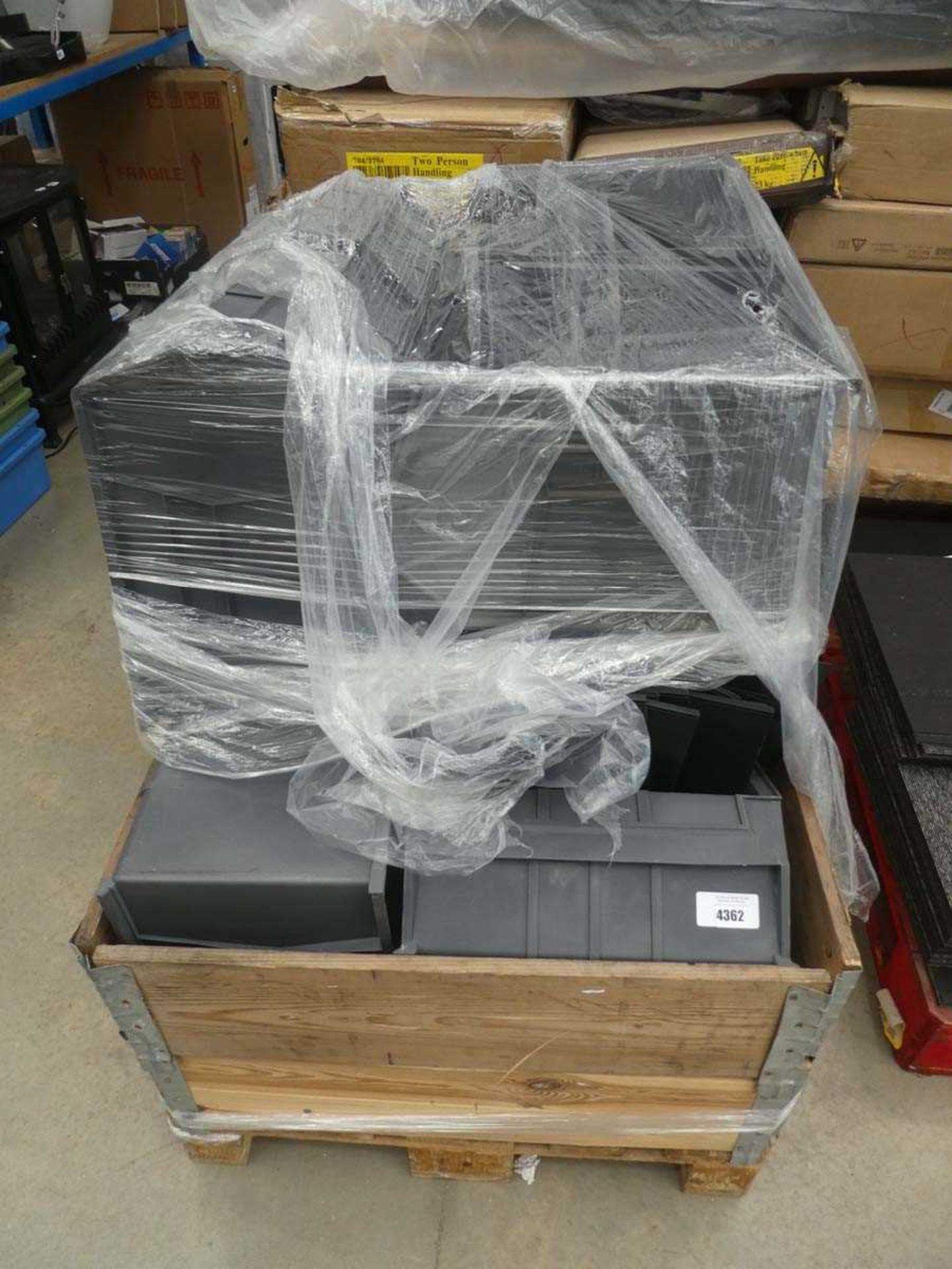 +VAT Pallet of assorted linbins