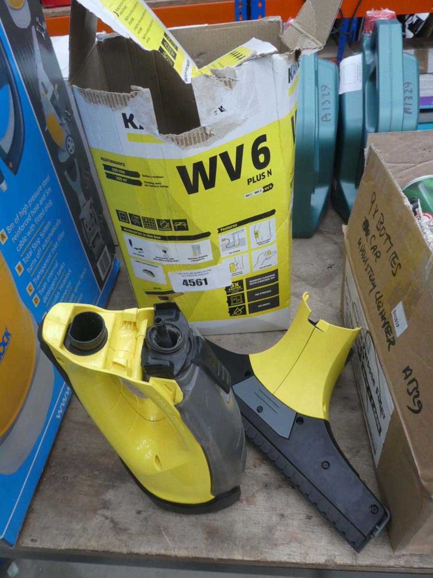 +VAT Boxed Karcher window vac