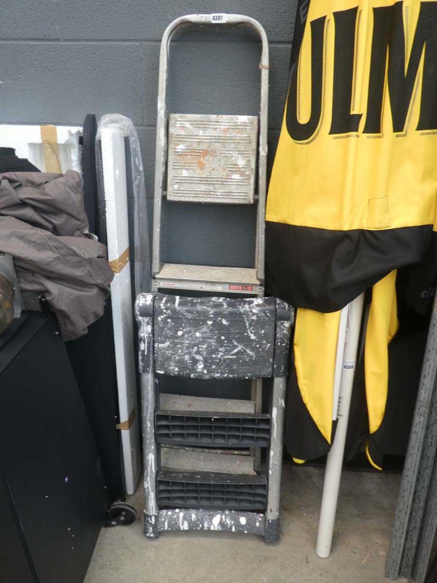 Set of plastic steps and aluminium stepladder