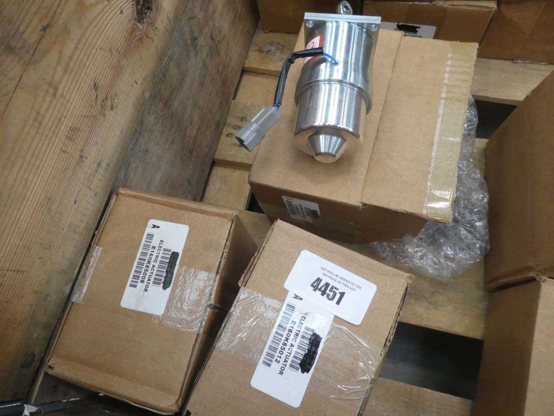 +VAT 3 boxes of electric actuator American Governors