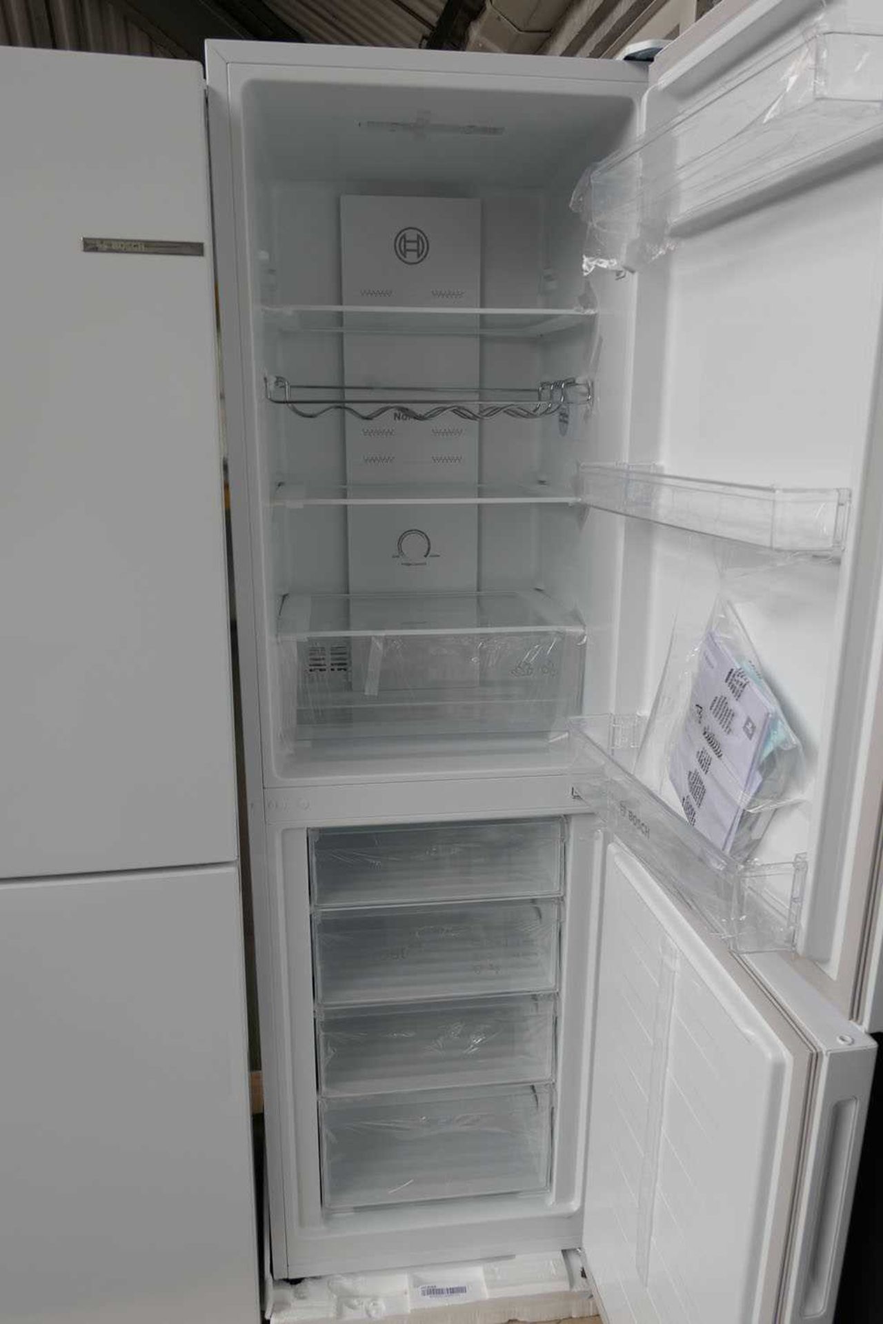 +VAT KGN27NWFAGB Bosch Free-standing fridge-freezer - Image 5 of 5