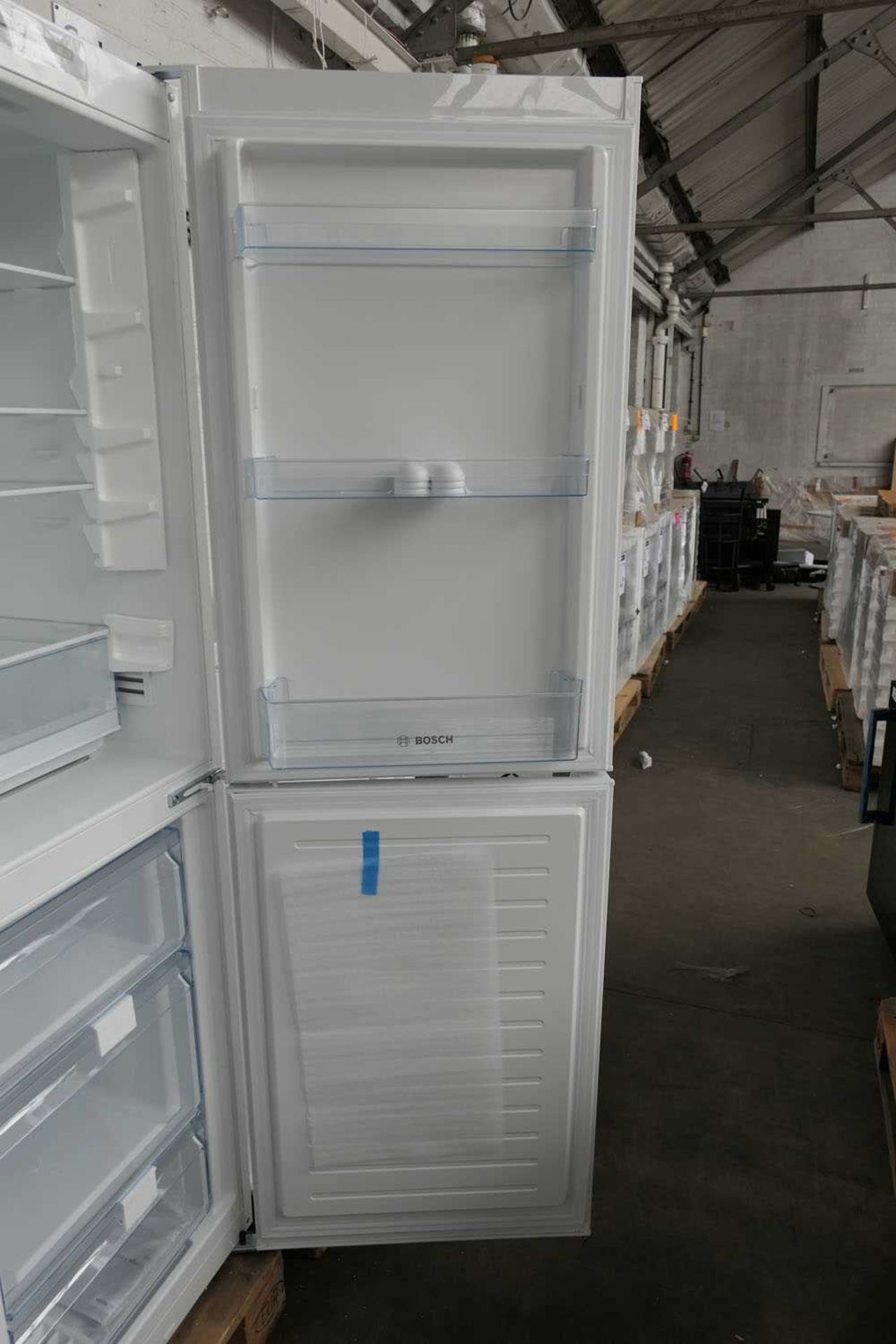 +VAT KGN34NWEAGB Bosch Free-standing fridge-freezer - Image 3 of 4