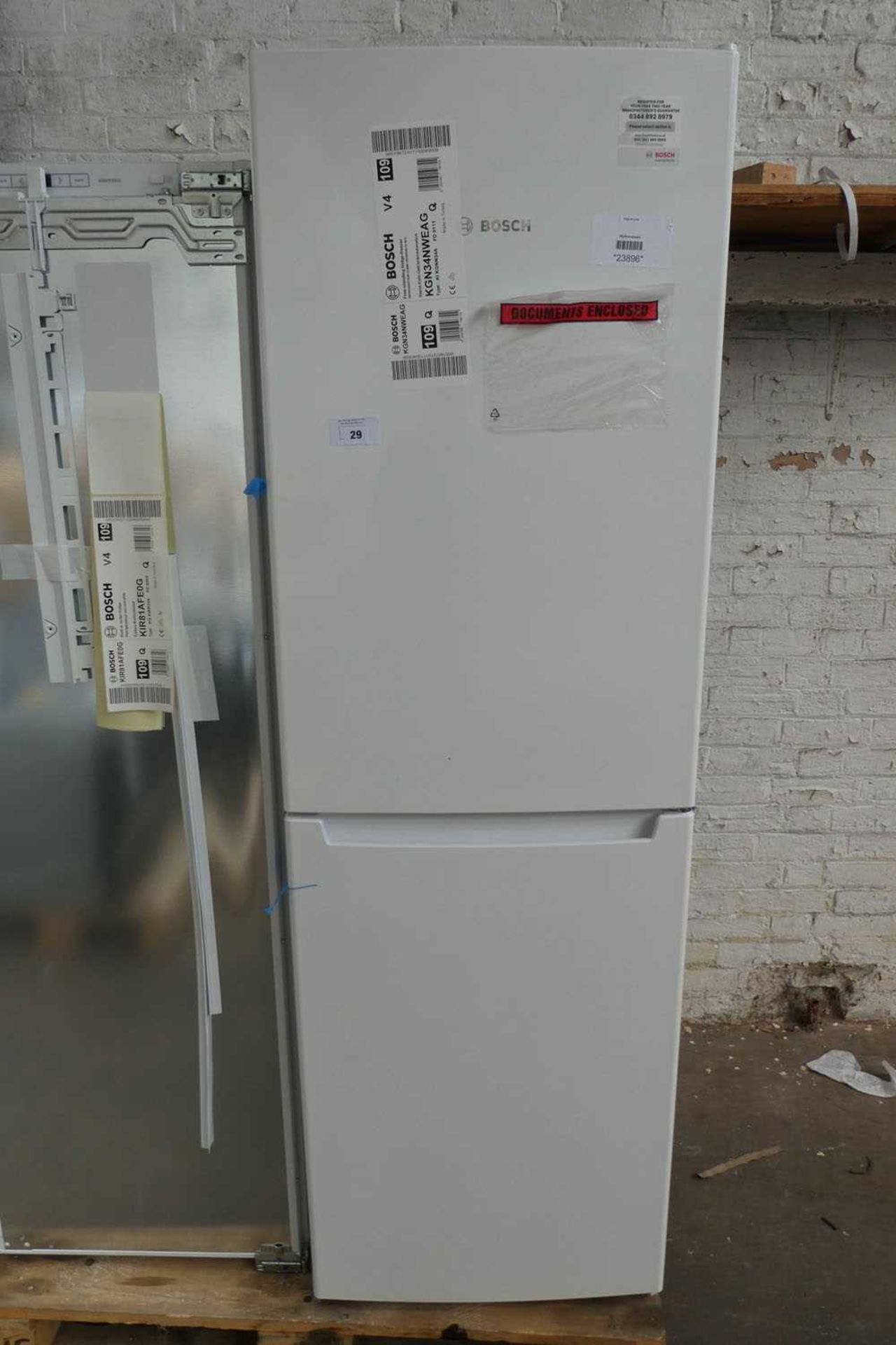 +VAT KGN34NWEAGB Bosch Free-standing fridge-freezer