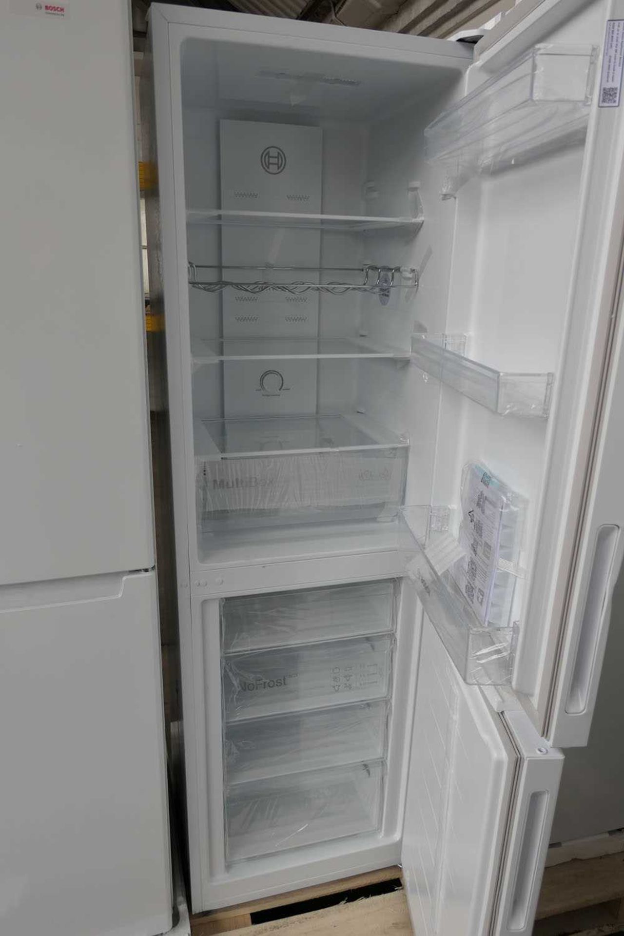 +VAT KGN27NWFAGB Bosch Free-standing fridge-freezer - Image 4 of 4