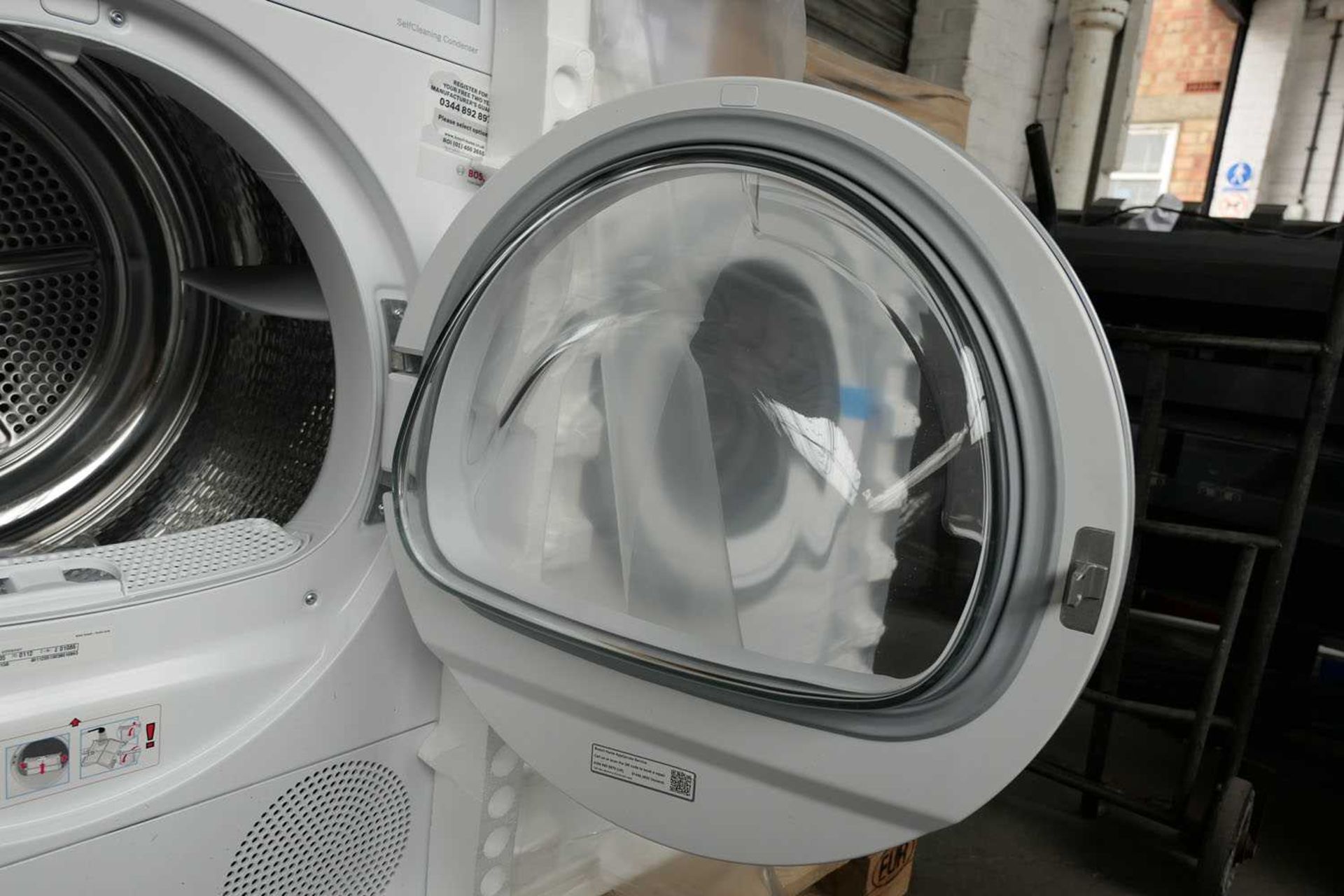 +VAT WTW85231GBB Bosch Tumble dryer - Image 2 of 3