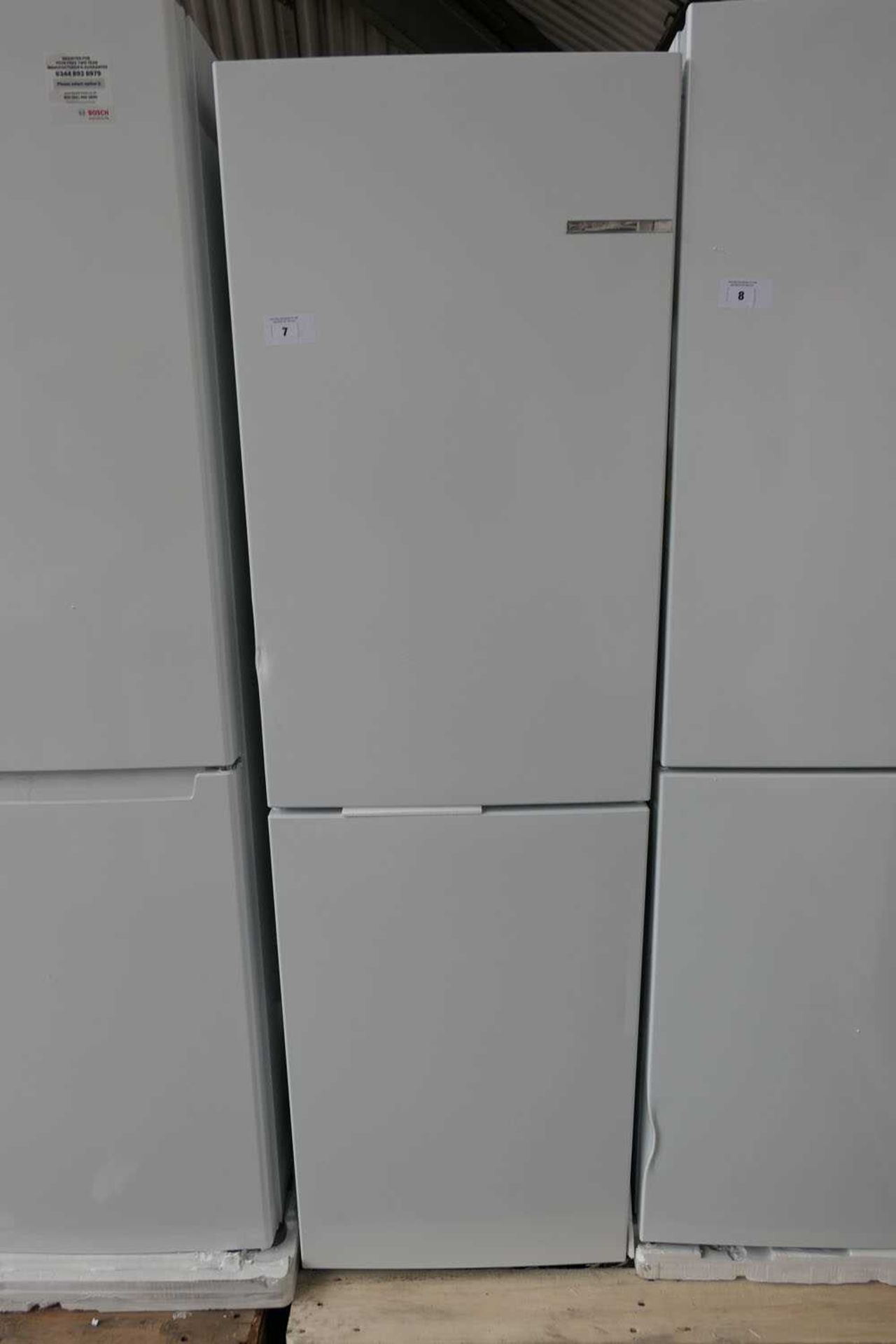 +VAT KGN27NWFAGB Bosch Free-standing fridge-freezer