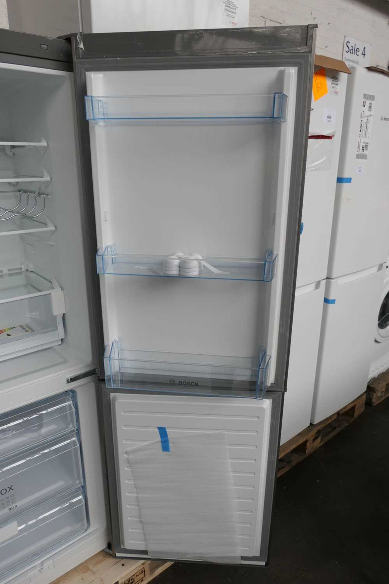 +VAT KGV33VLEAGB Bosch Free-standing fridge-freezer - Image 4 of 5