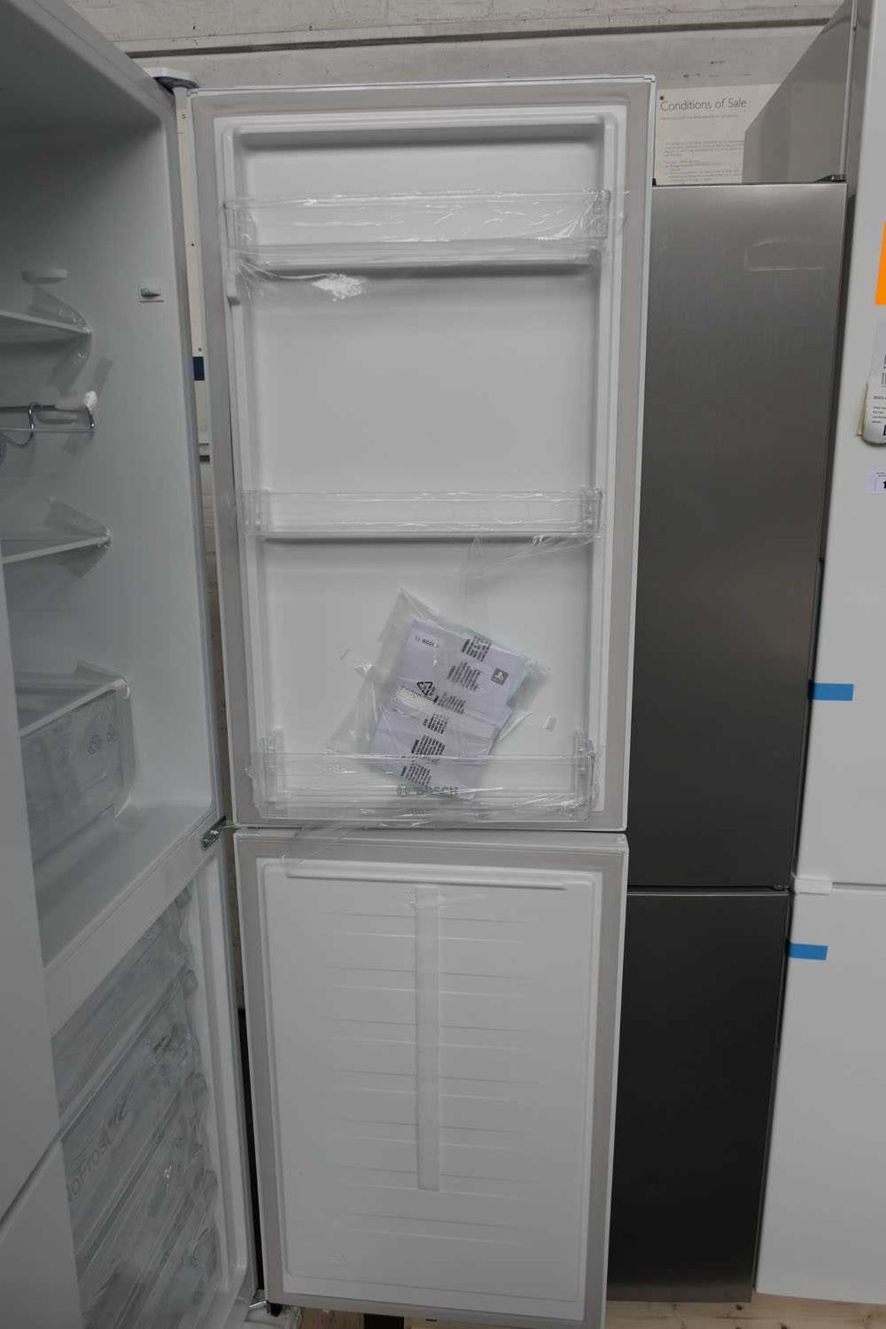 +VAT KGN27NWFAGB Bosch Free-standing fridge-freezer - Image 4 of 5