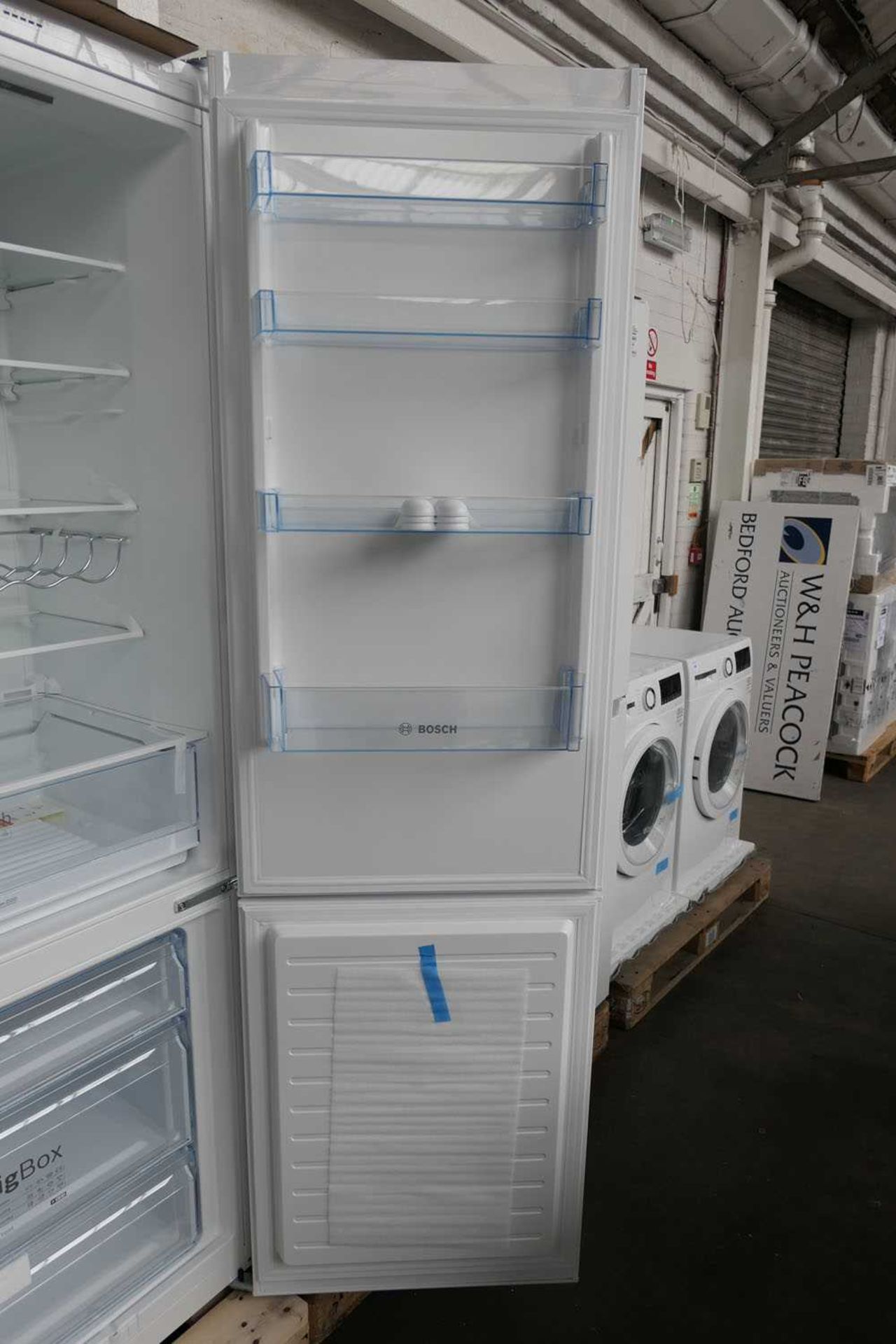 +VAT KGV39VWEAGB Bosch Free-standing fridge-freezer - Image 2 of 3