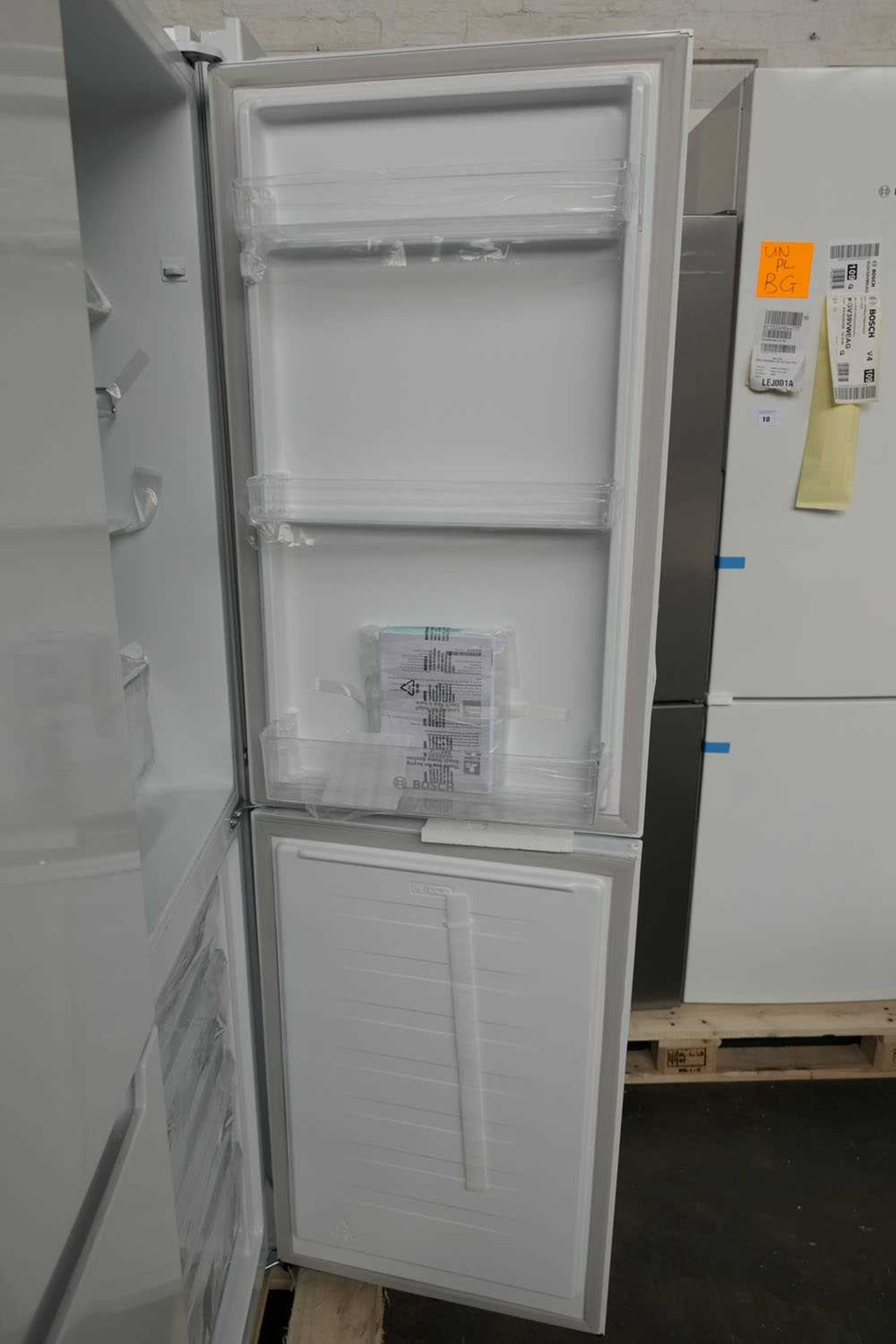 +VAT KGN27NWFAGB Bosch Free-standing fridge-freezer - Image 3 of 4