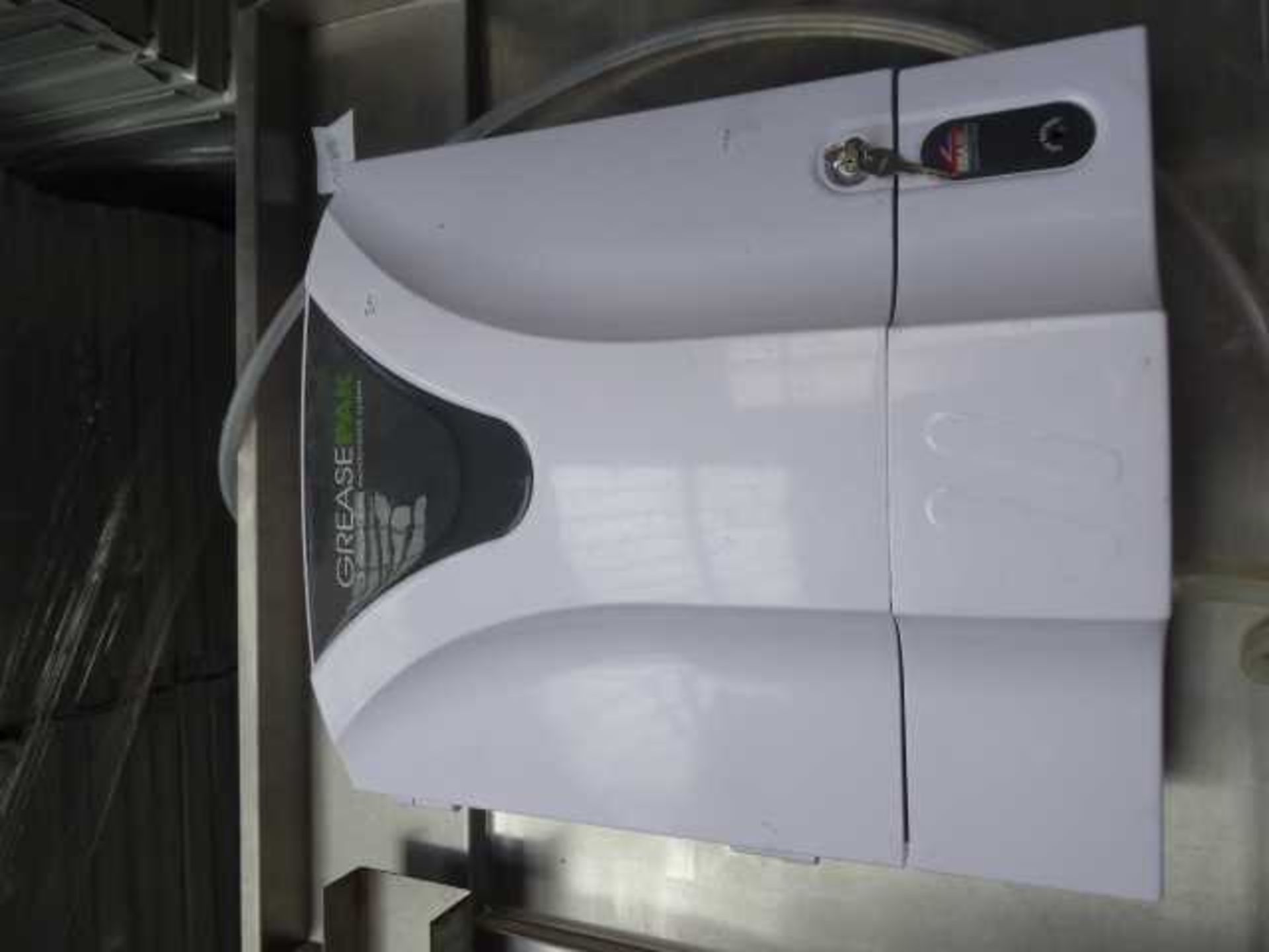 62cm Maidaid C1035WS lift top pass through dish washer with associated draining board and sink - Image 3 of 5