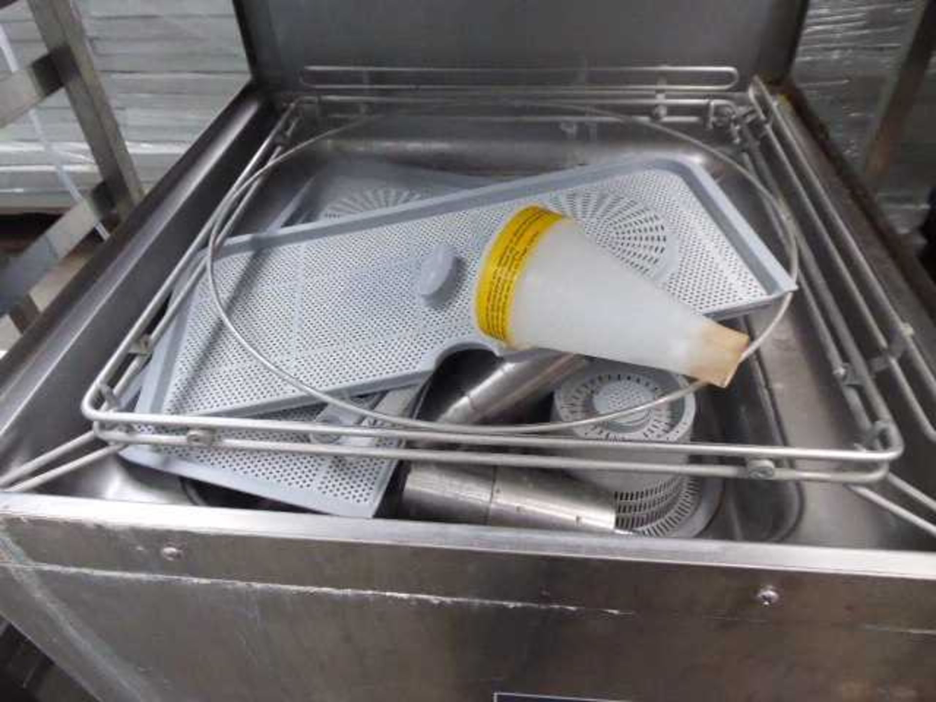 62cm Maidaid C1035WS lift top pass through dish washer with associated draining board and sink - Image 2 of 5