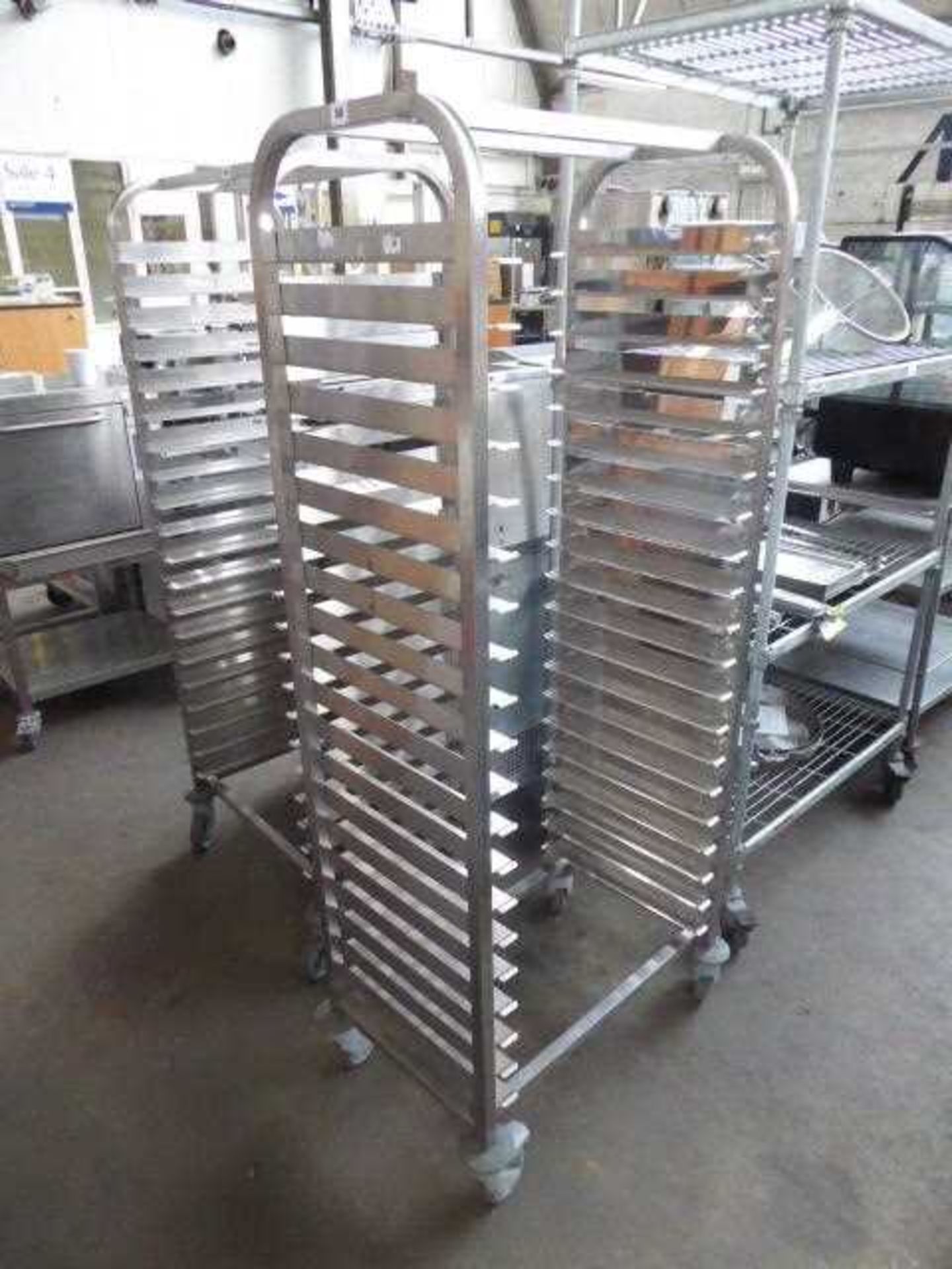 2 60cm mobile tray racks