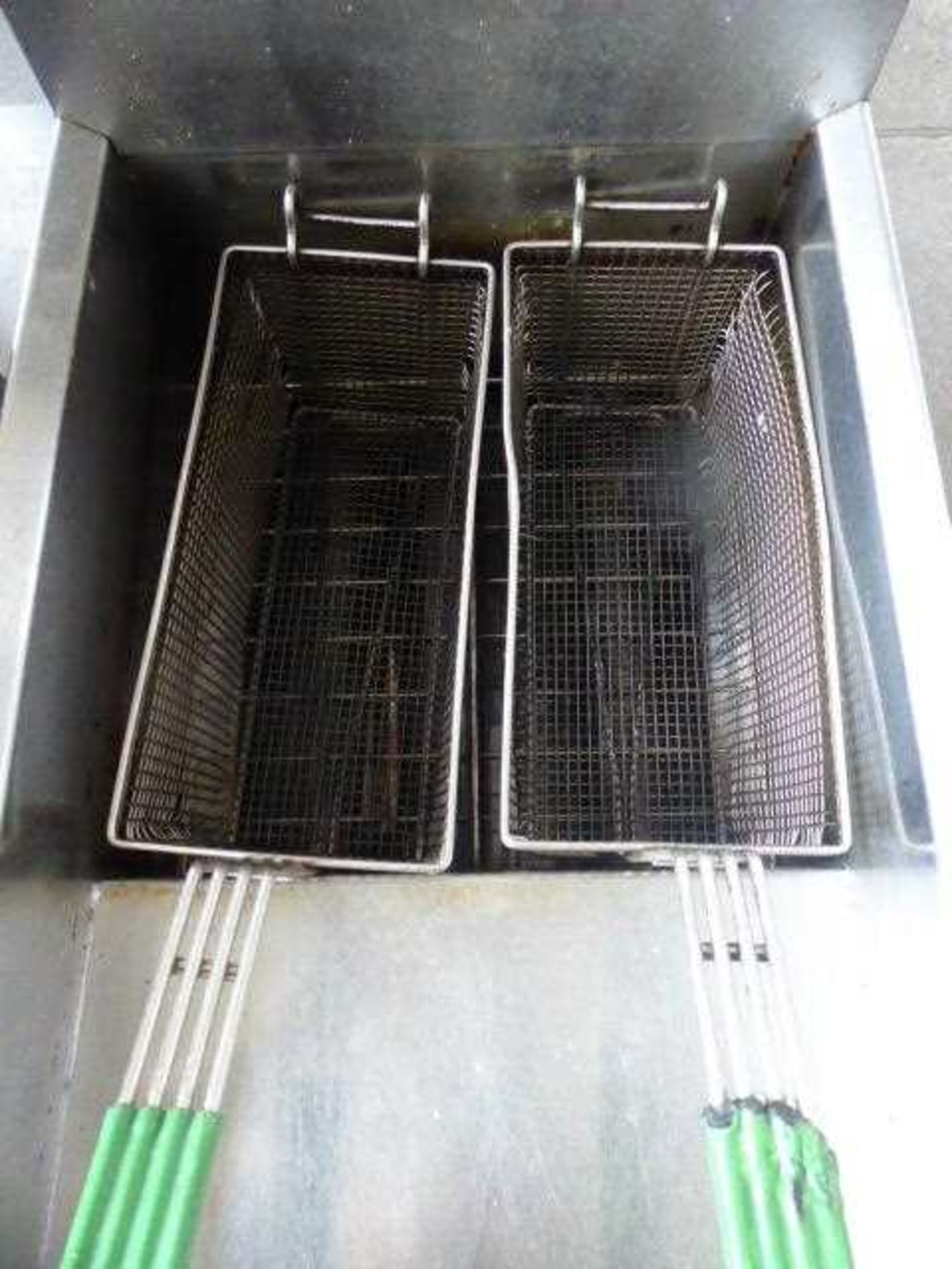 40cm gas Dean single well fryer with 2 baskets - Image 2 of 2