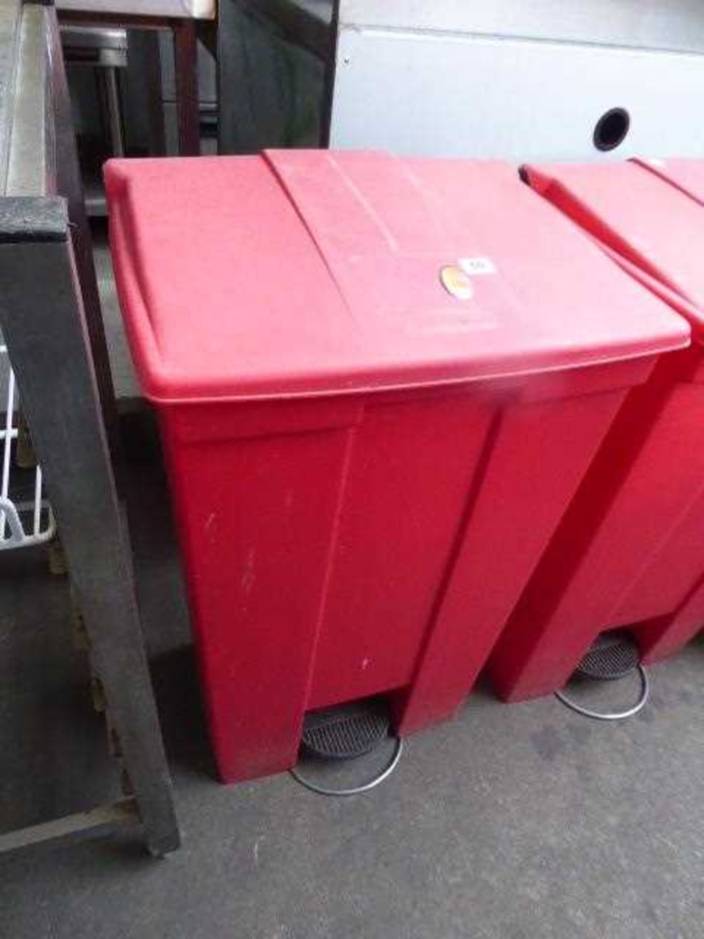 Rubbermaid pedal bin