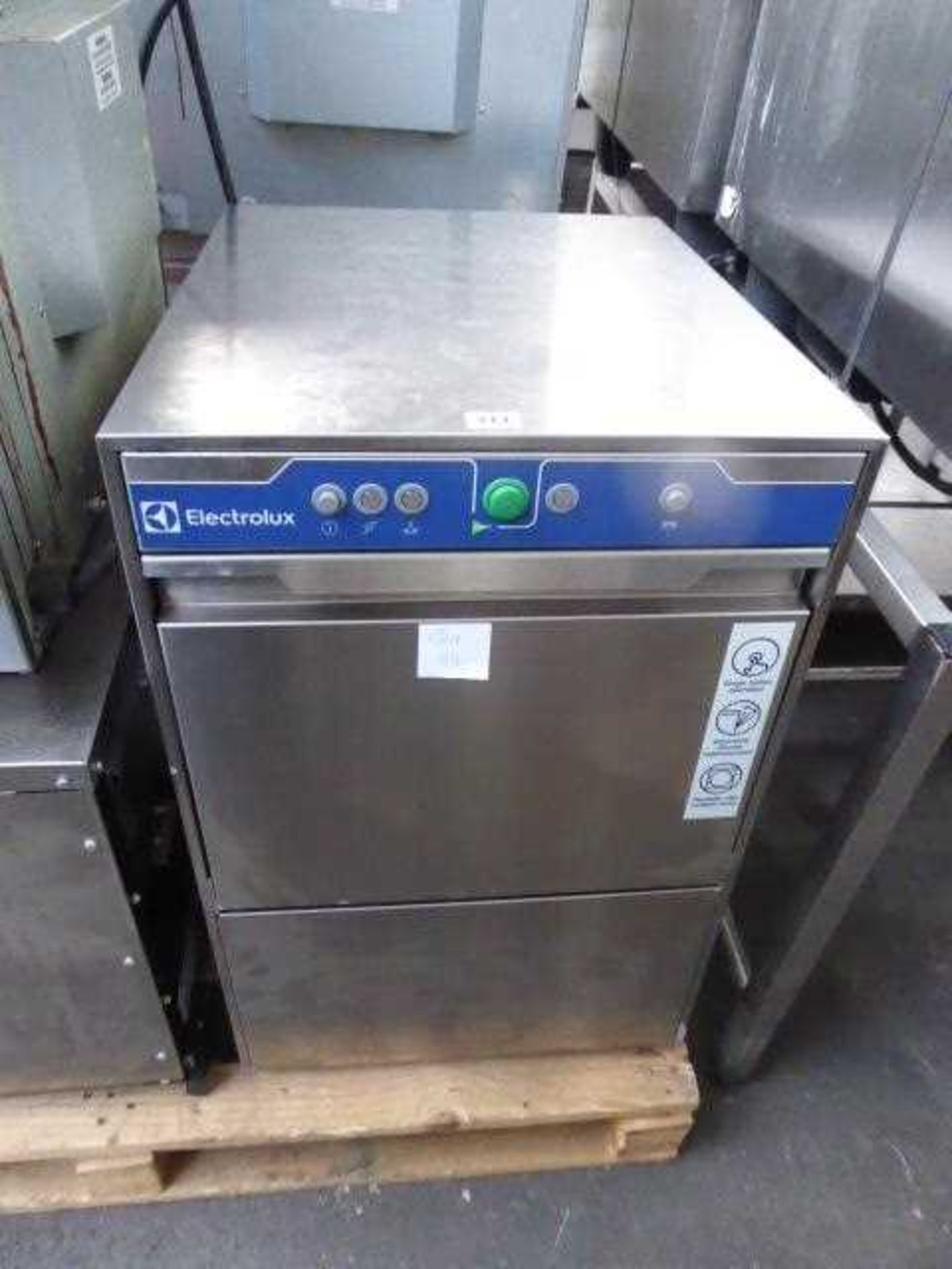 46cm Electrolux EGW450UK drop front glass washer