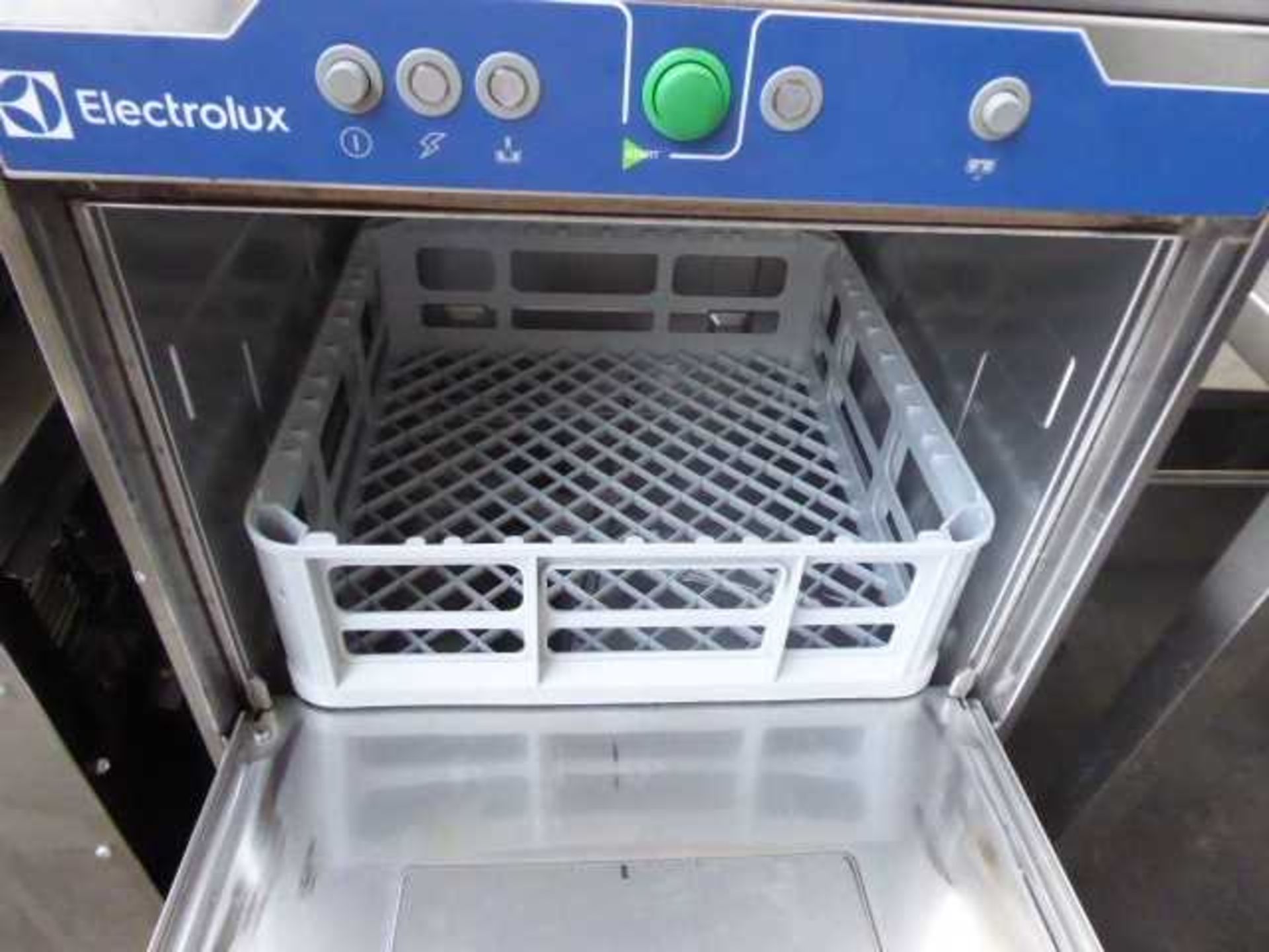 46cm Electrolux EGW450UK drop front glass washer - Image 2 of 2