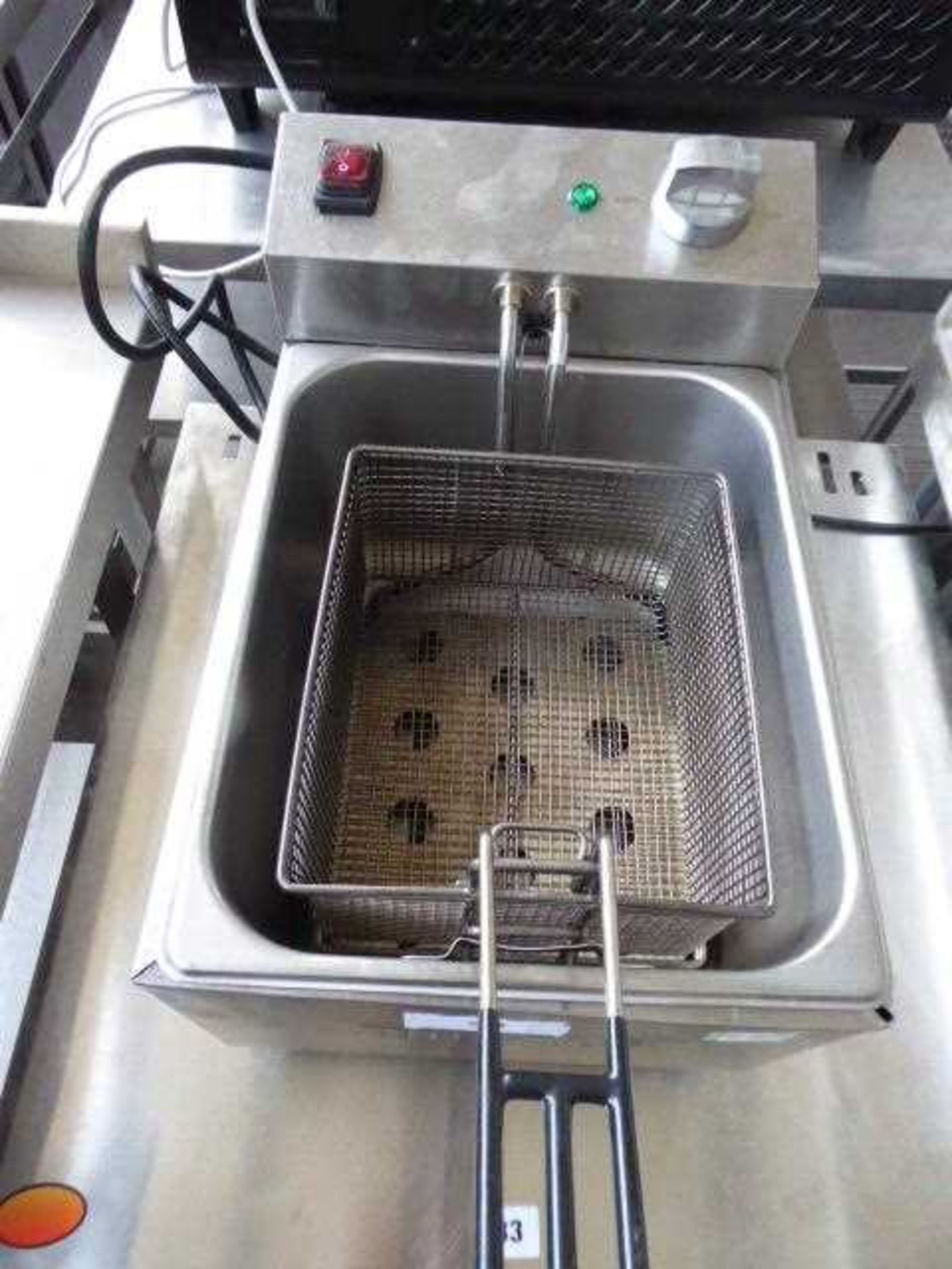 27cm electric Buffalo bench top fryer with single basket - Image 2 of 2