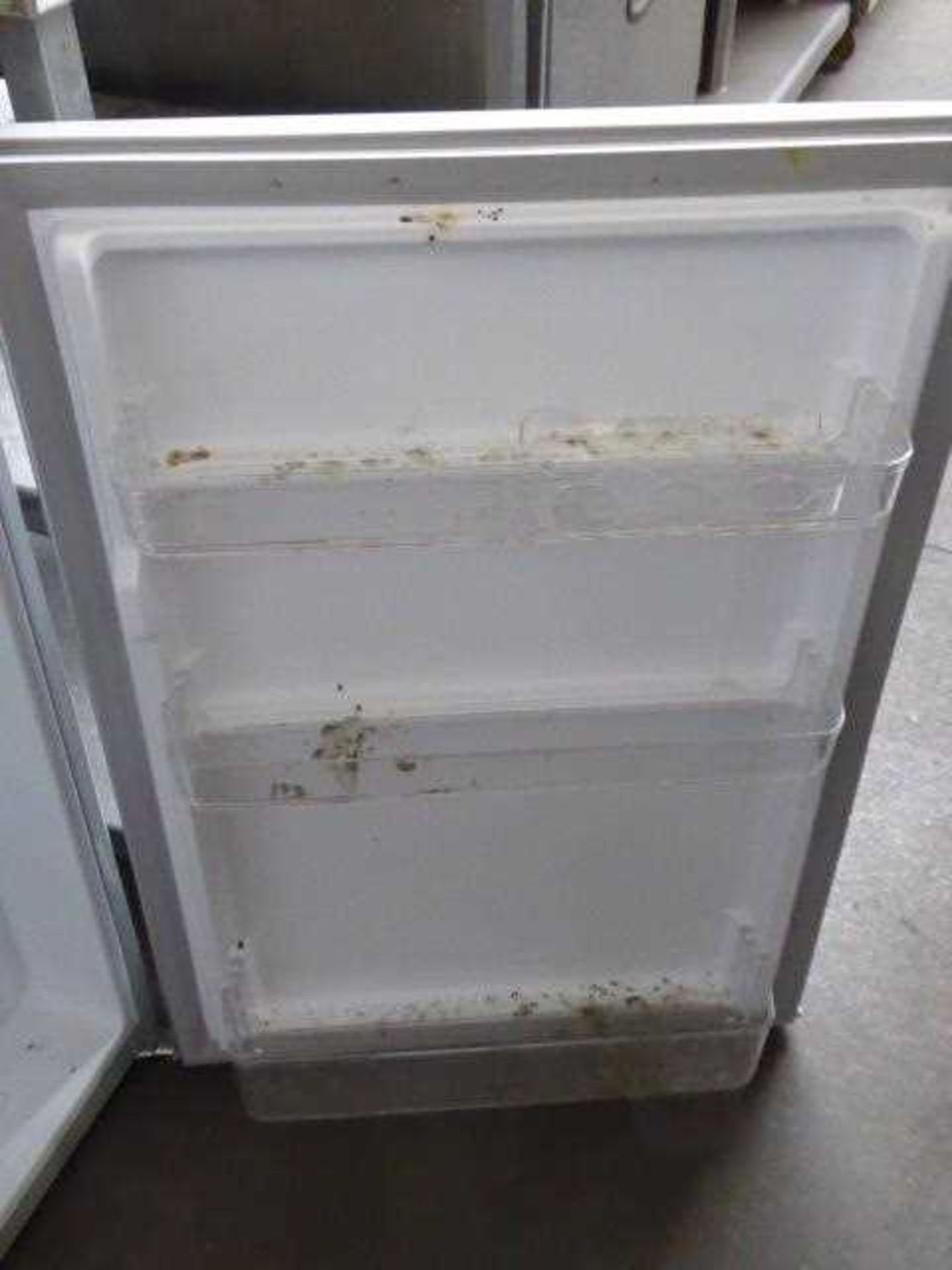 56cm domestic under counter fridge - Image 3 of 3