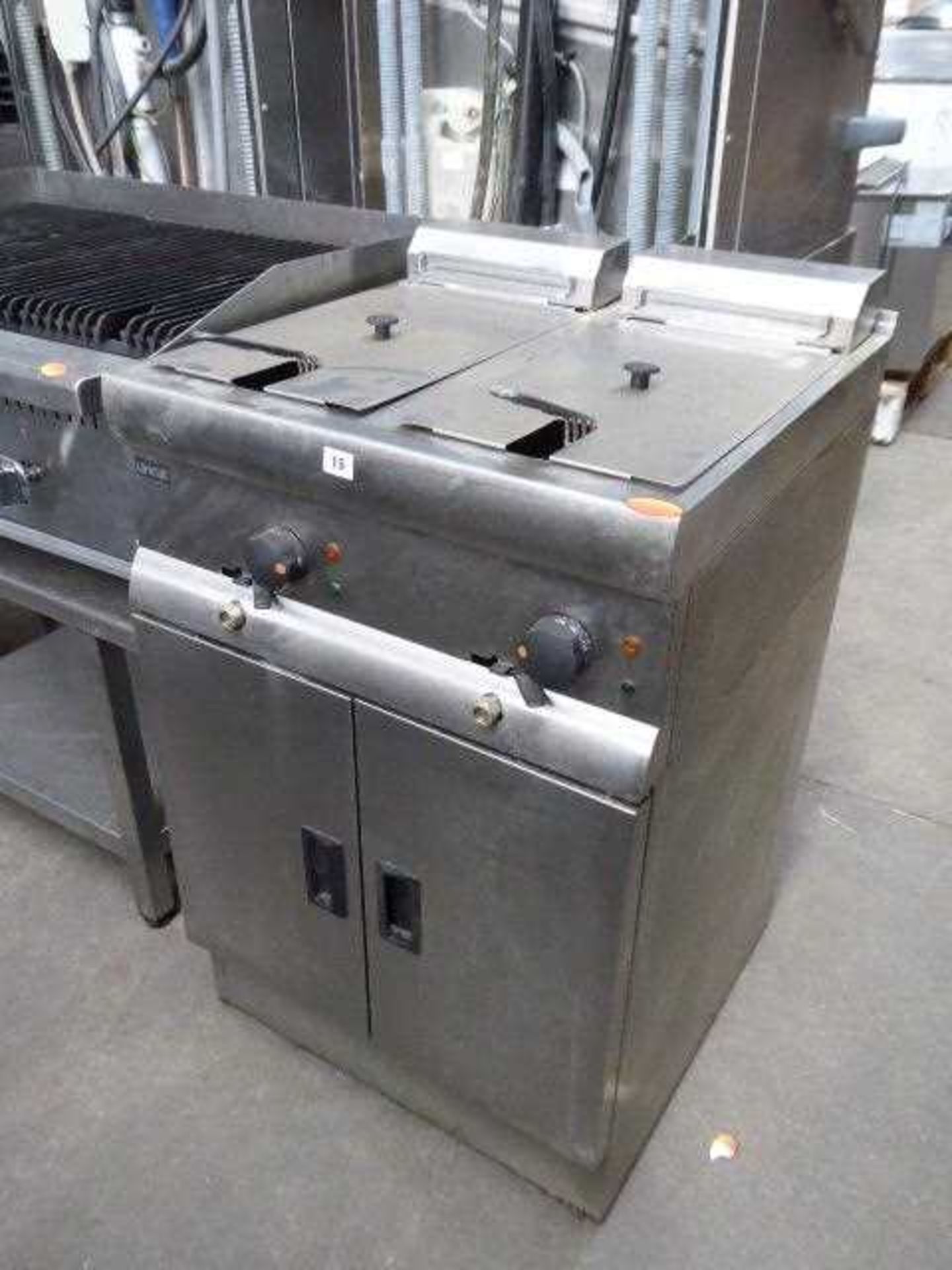 60cm electric Lincat 2 well fryer with 2 baskets