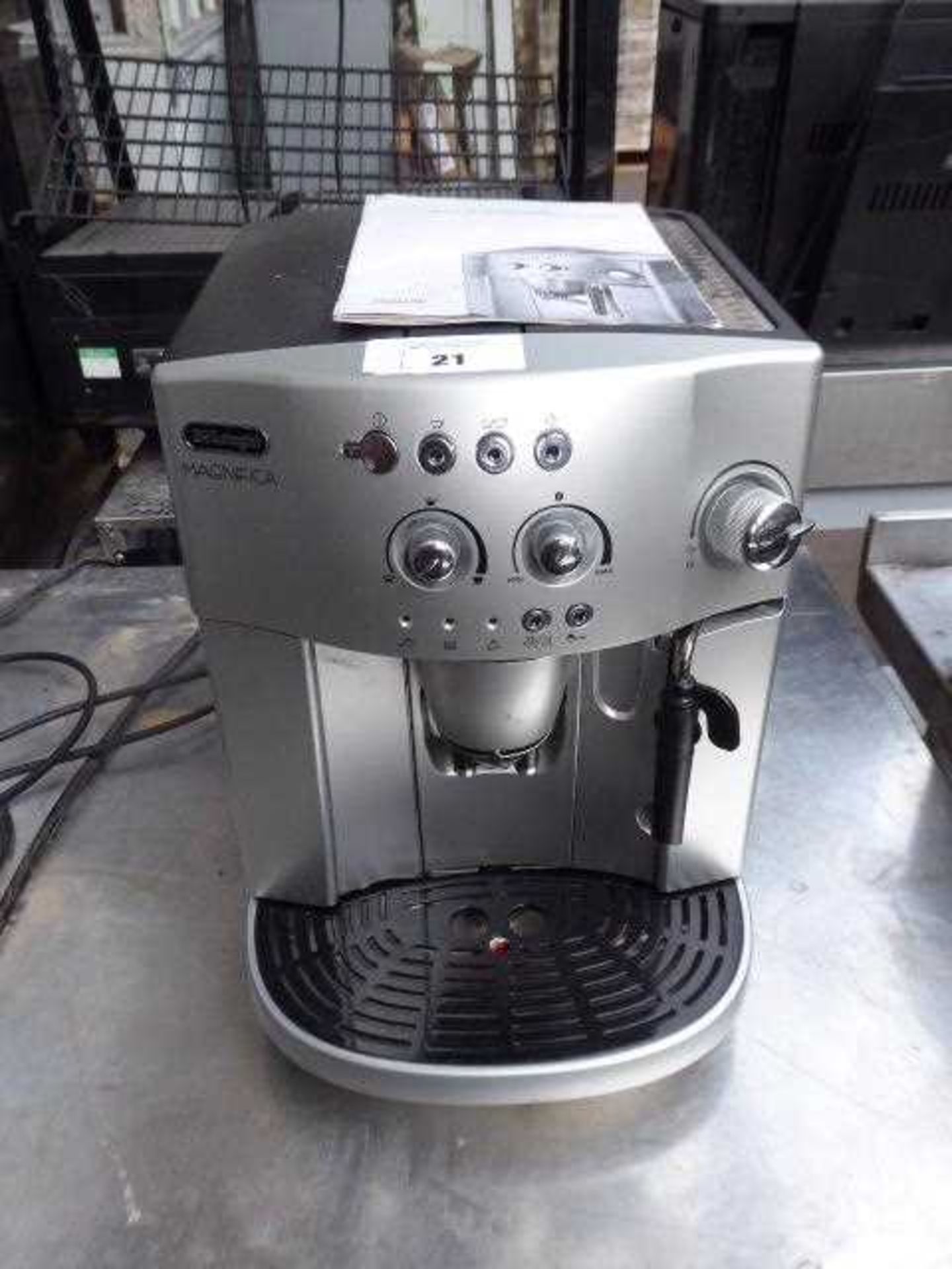 +VAT De'Longhi Magnifica coffee machine - Image 2 of 3