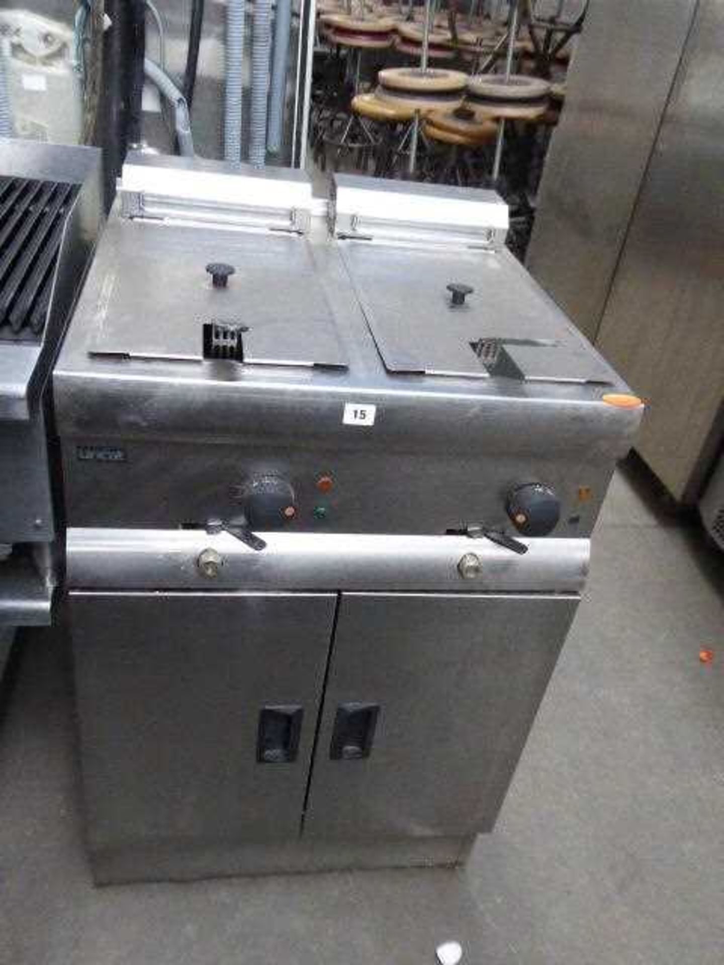 60cm electric Lincat 2 well fryer with 2 baskets - Image 2 of 3