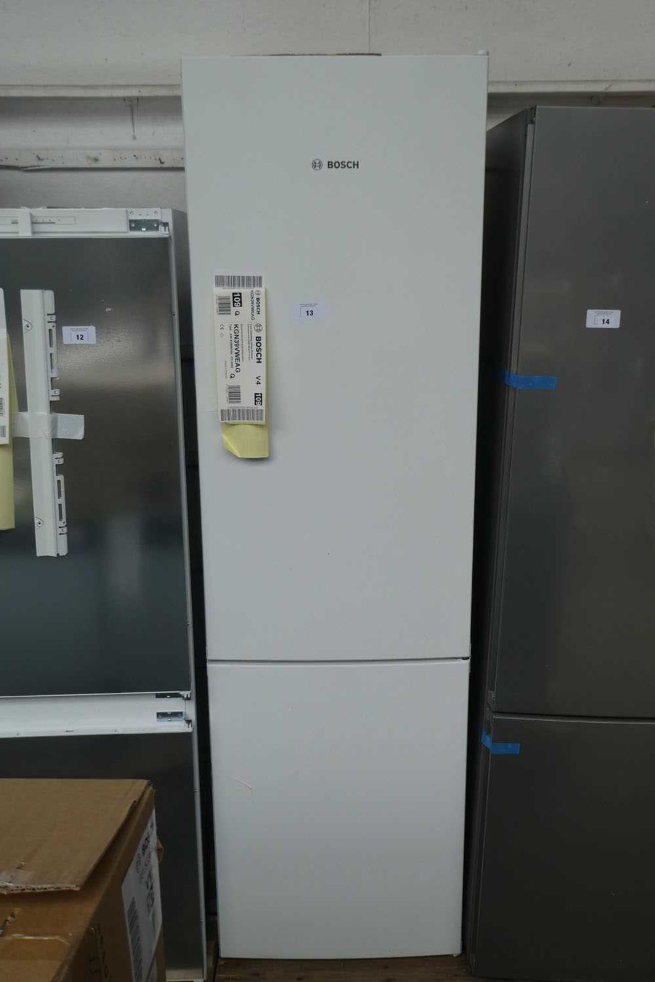 +VAT KGN39VWEAGB Bosch Free-standing fridge-freezer
