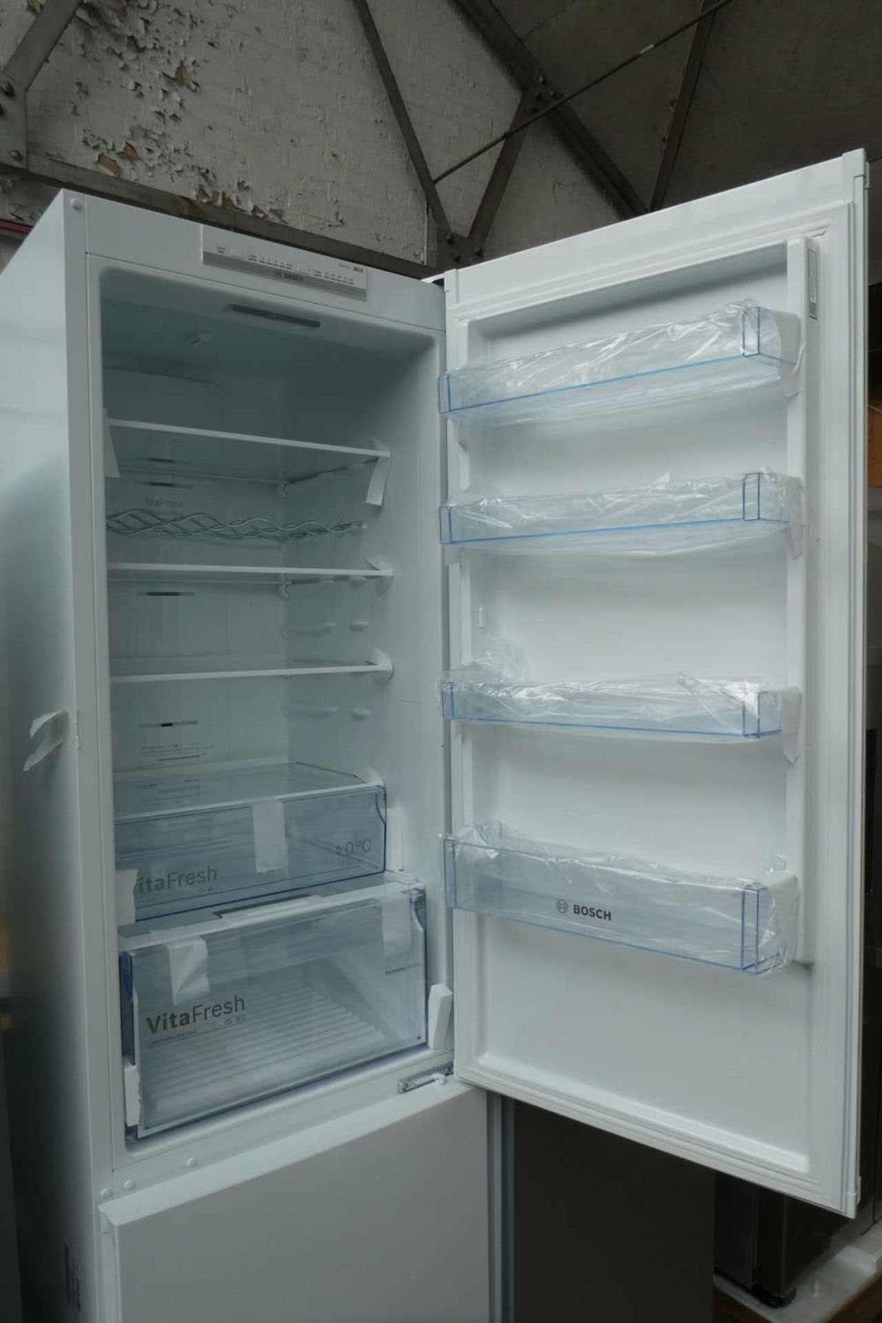 +VAT KGN39VWEAGB Bosch Free-standing fridge-freezer - Image 2 of 3