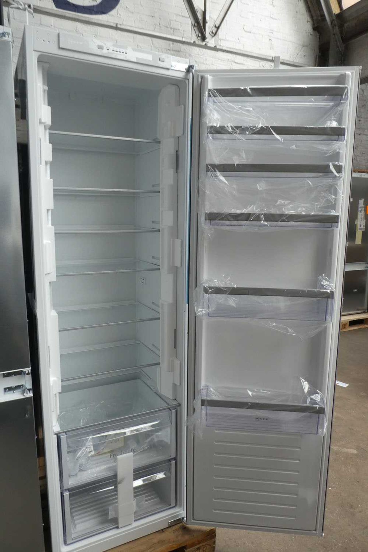 +VAT KI1812SF0GB Neff Built-in larder fridge - Image 6 of 6