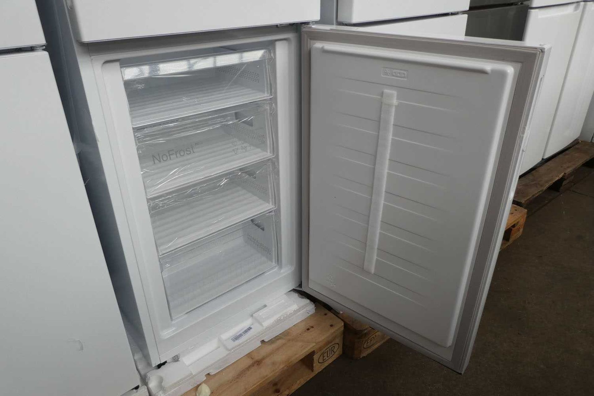 +VAT KGN27NWFAGB Bosch Free-standing fridge-freezer - Image 3 of 3