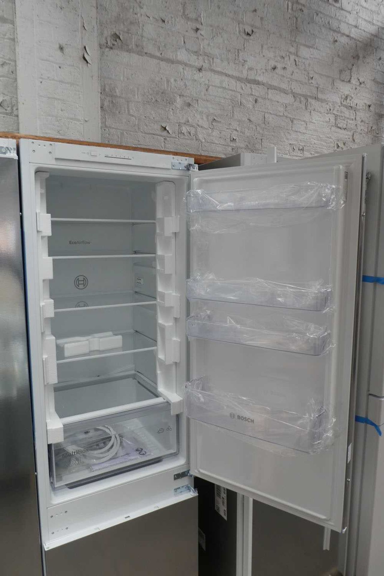 +VAT KIV87NSF0GB Bosch Built-in fridge-freezer combination - Image 2 of 3