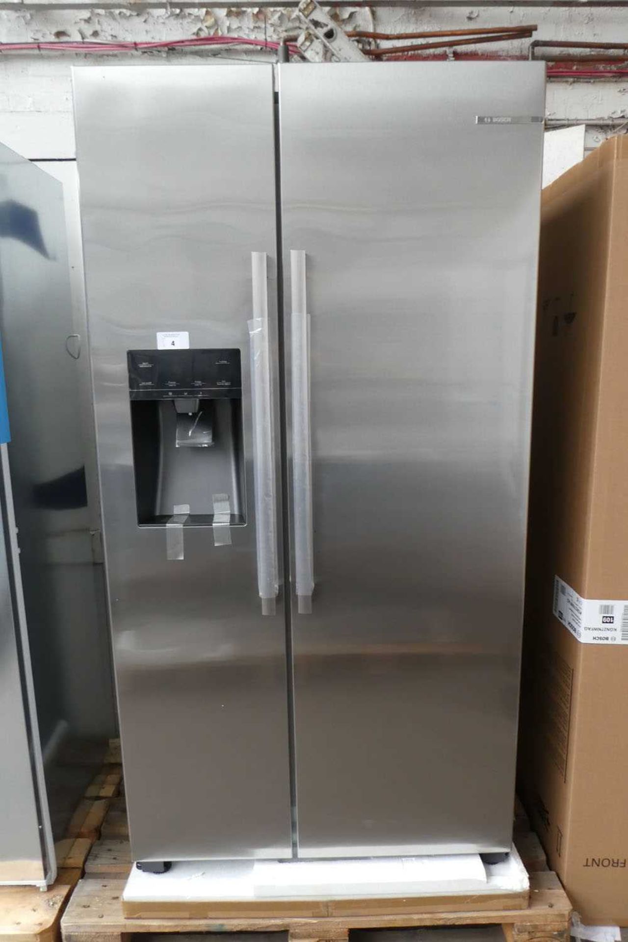 +VAT KAI93VIFPGB Bosch Side-by-side fridge-freezer