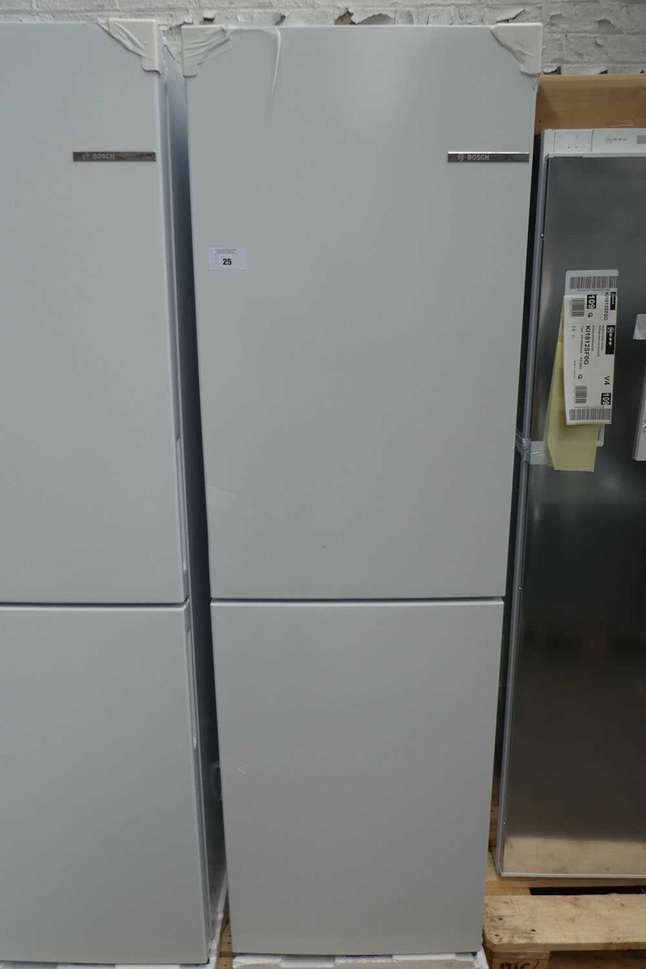 +VAT KGN27NWFAGB Bosch Free-standing fridge-freezer