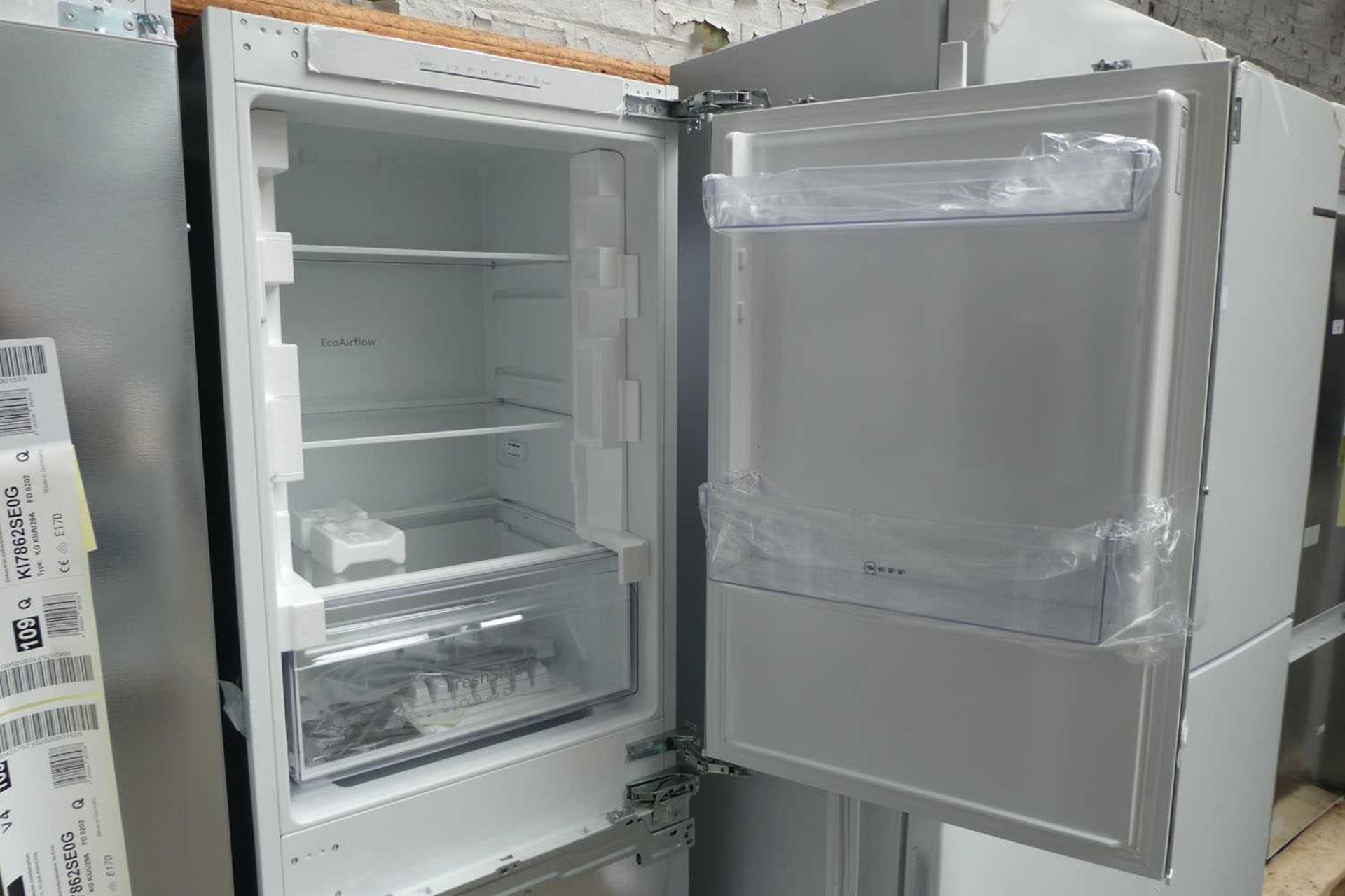 +VAT KI7851FF0GB Neff Built-in fridge-freezer combination - Image 2 of 3