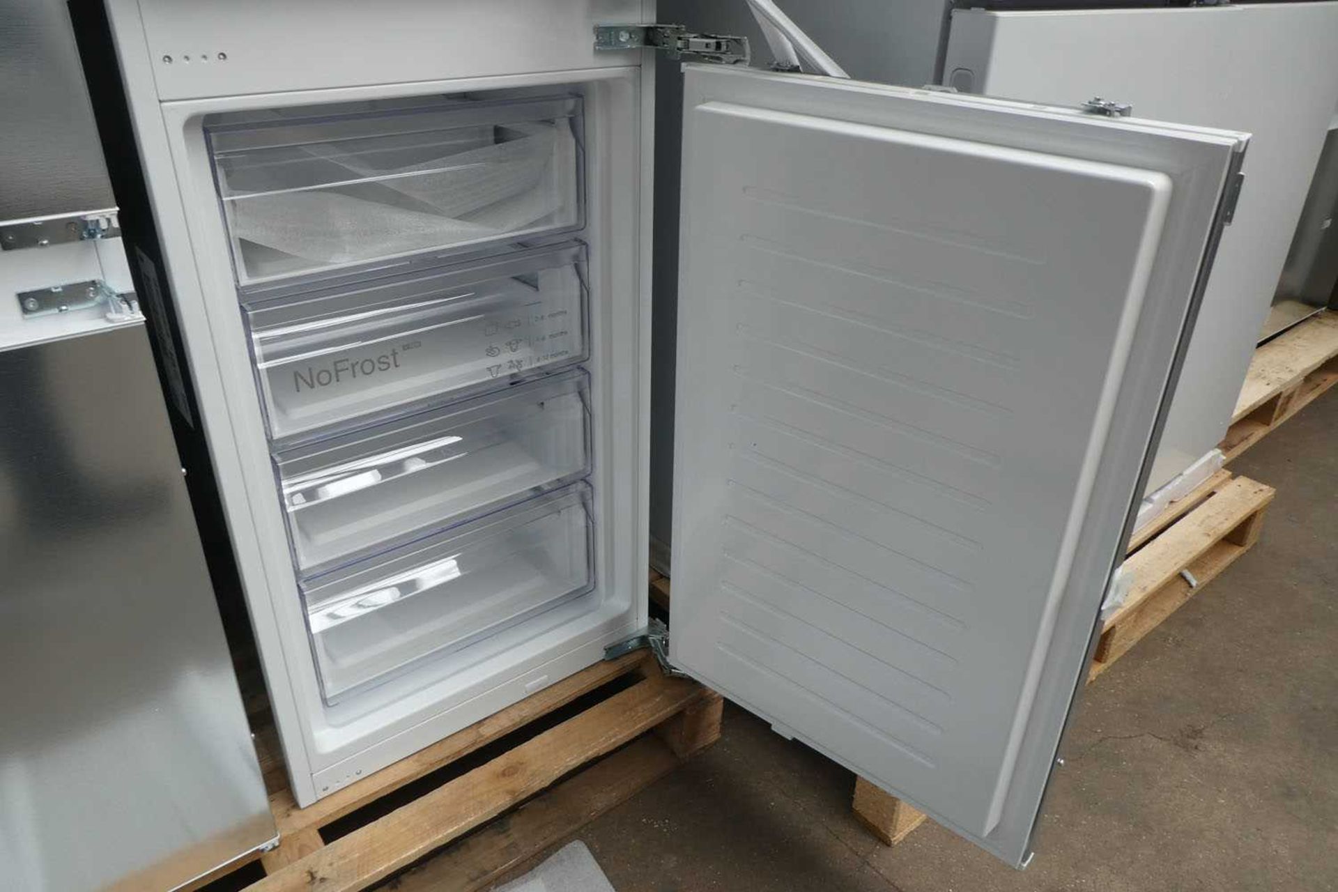 +VAT KI7851FF0GB Neff Built-in fridge-freezer combination - Image 3 of 3