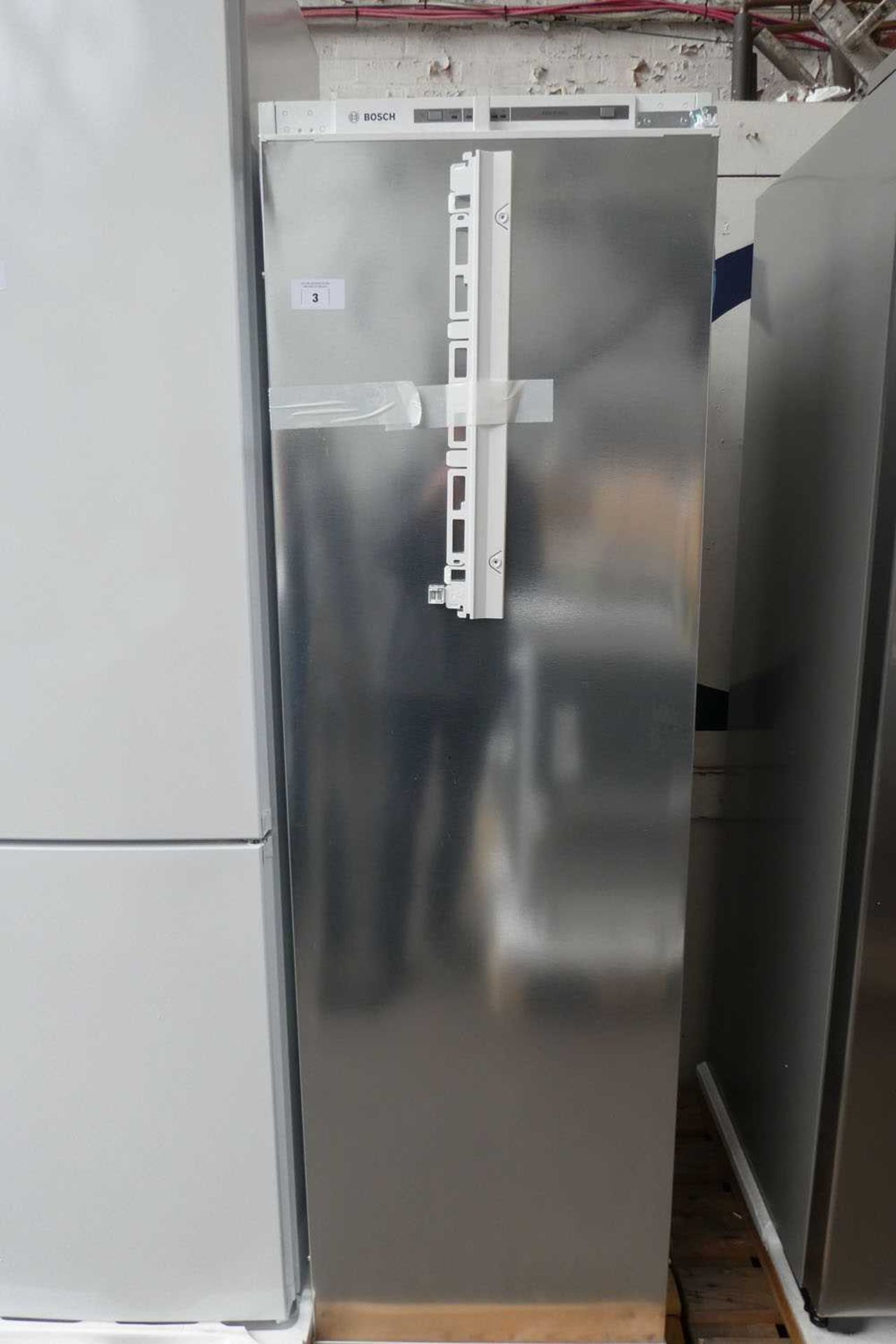 +VAT KIL82VSF0-B Bosch Built-in larder fridge