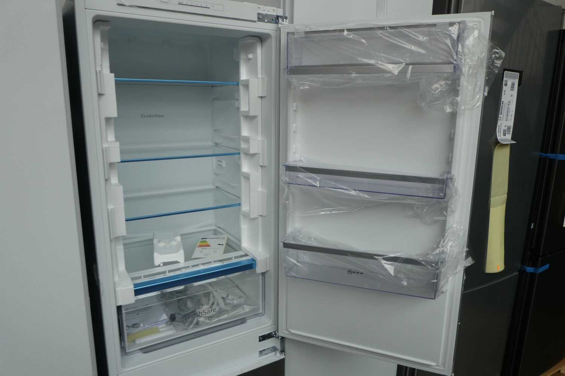 +VAT KI5862SE0GB Neff Built-in fridge-freezer combination - Image 2 of 3