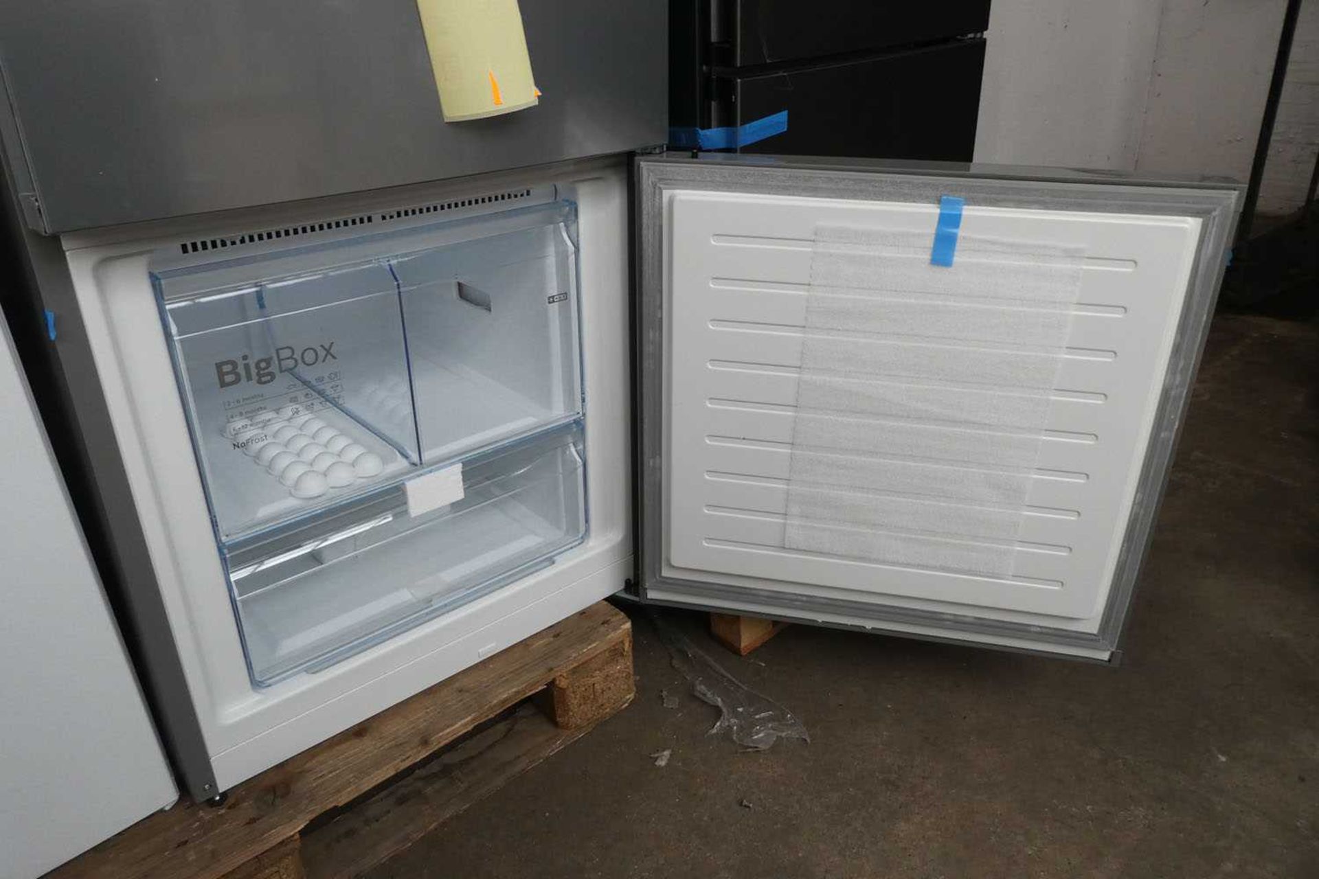 +VAT KGN56XLEA-B Bosch Free-standing fridge-freezer - Image 4 of 4