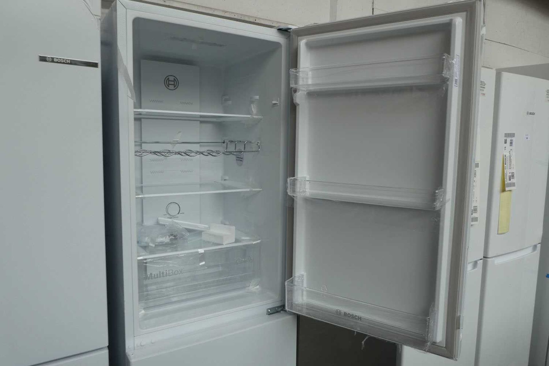 +VAT KGN27NWFAGB Bosch Free-standing fridge-freezer - Image 2 of 3