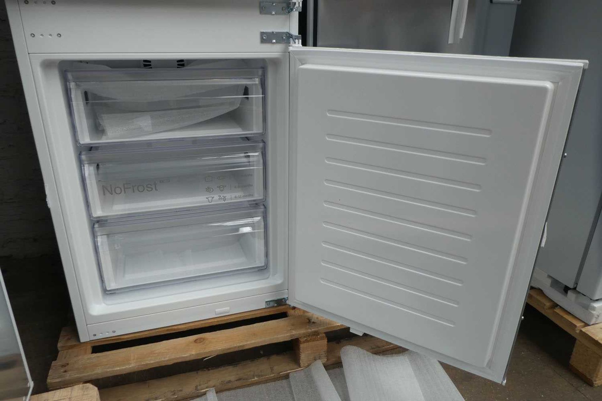 +VAT KI7862SE0GB Neff Built-in fridge-freezer combination - Image 2 of 2