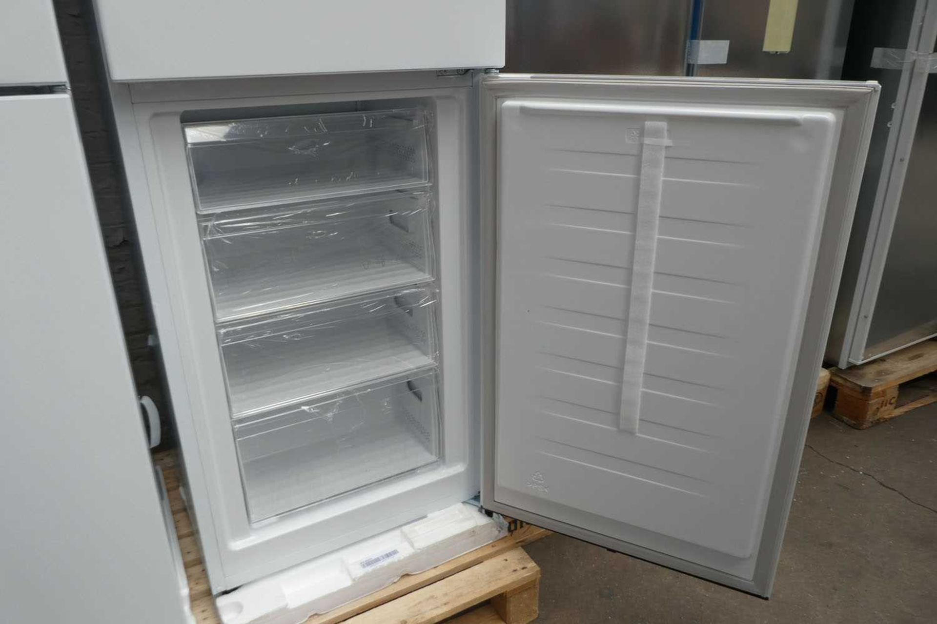 +VAT KGN27NWFAGB Bosch Free-standing fridge-freezer - Image 3 of 3