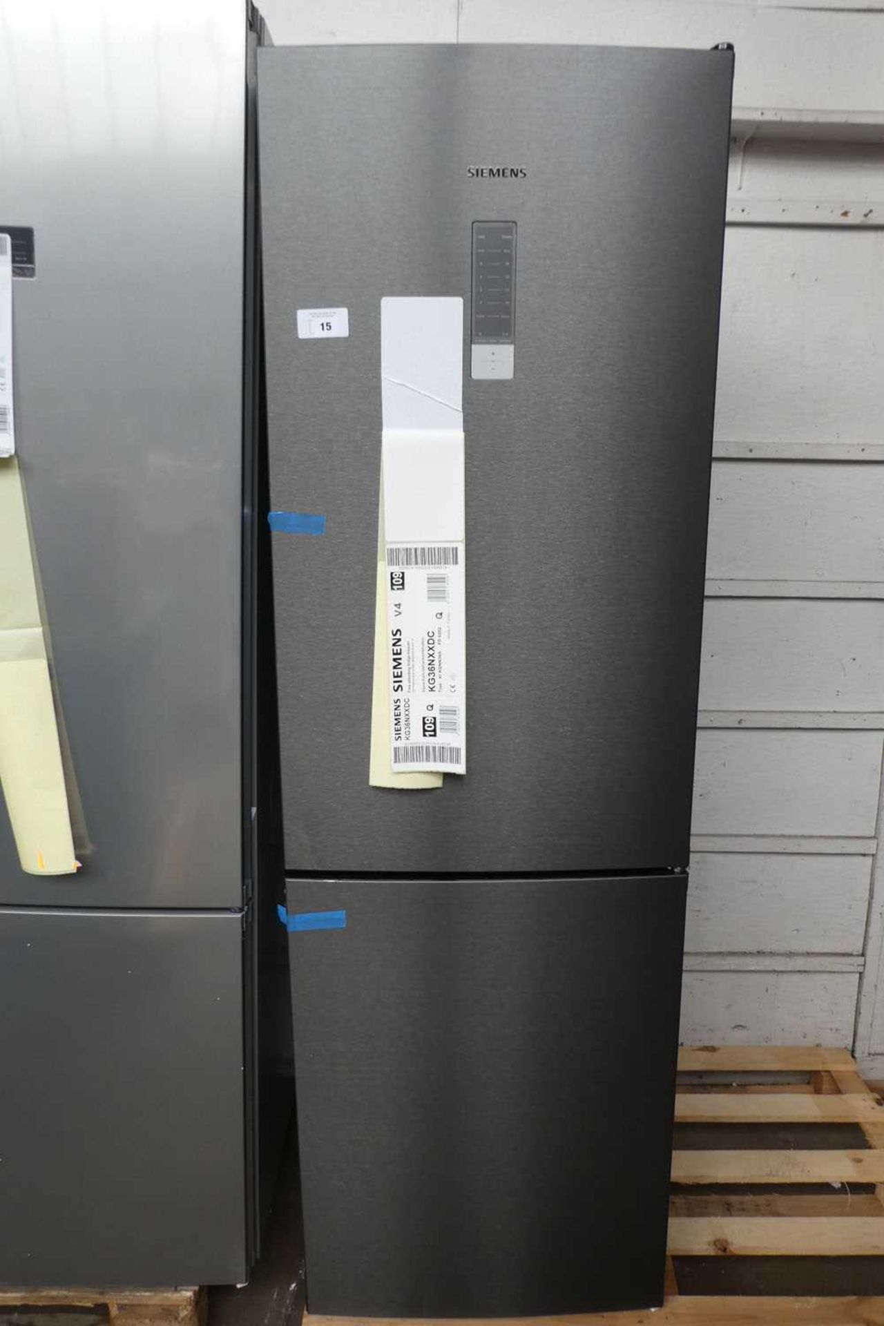 +VAT KG36NXXDC-B Siemens Free-standing fridge-freezer