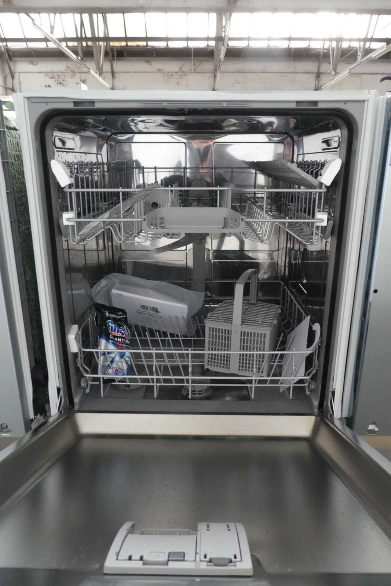 +VAT SMV2ITX18GB Bosch Dishwasher fully integrated - Image 2 of 2