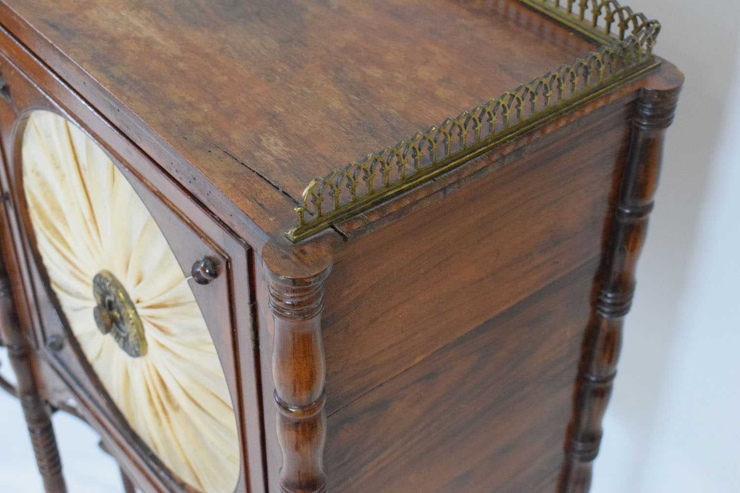 A pair of Regency rosewood and brass mounted pot cupboards, the doors with watered silk panels, on - Bild 6 aus 24