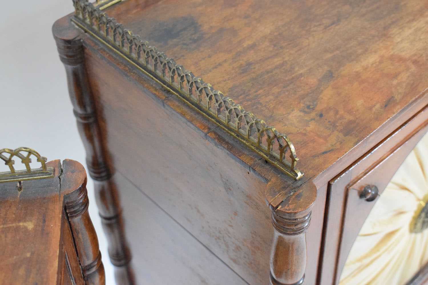 A pair of Regency rosewood and brass mounted pot cupboards, the doors with watered silk panels, on - Bild 5 aus 24